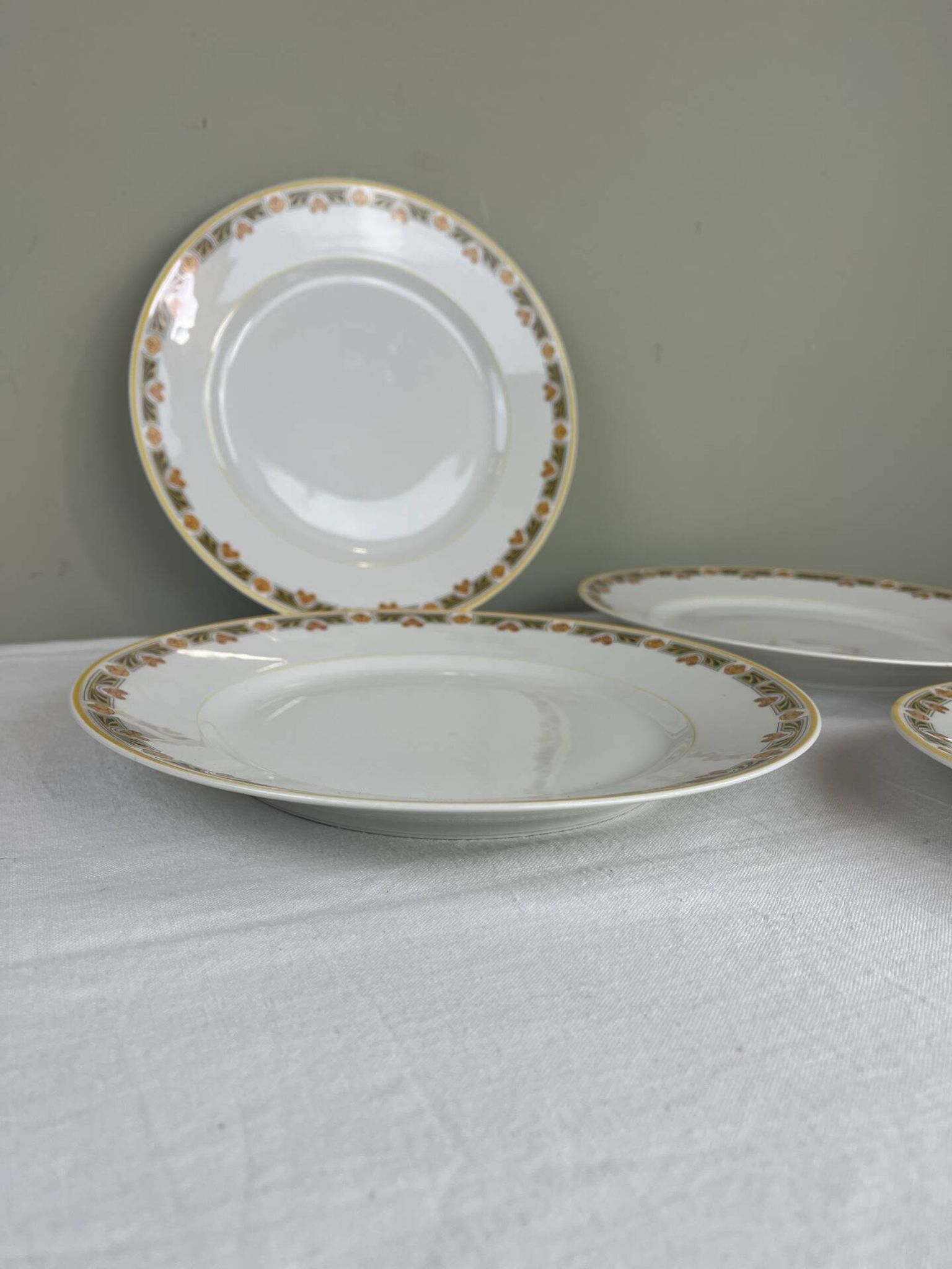4 Art Deco dinner plates