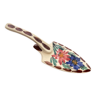 Old pie shovel