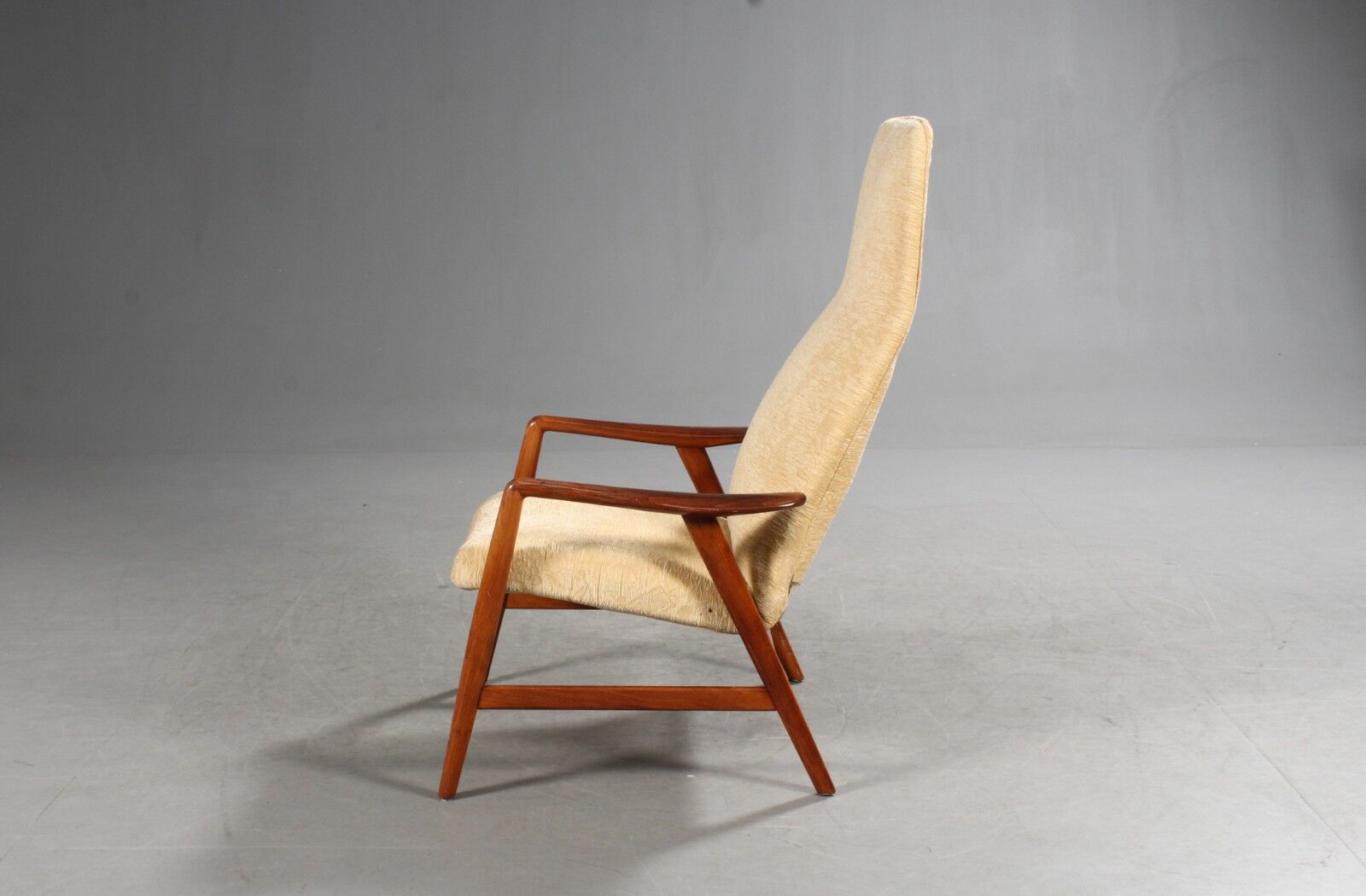 Alf Svensson. Armchair model 'Kontur', elm wood