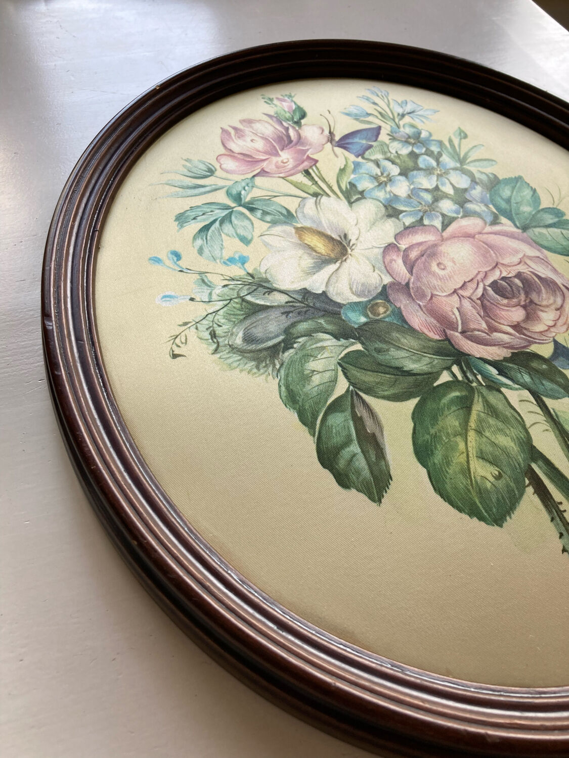 Peinture sur soie bouquet de fleurs dans cadre ovale