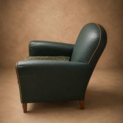 Fauteuil club en simili-cuir et noyer