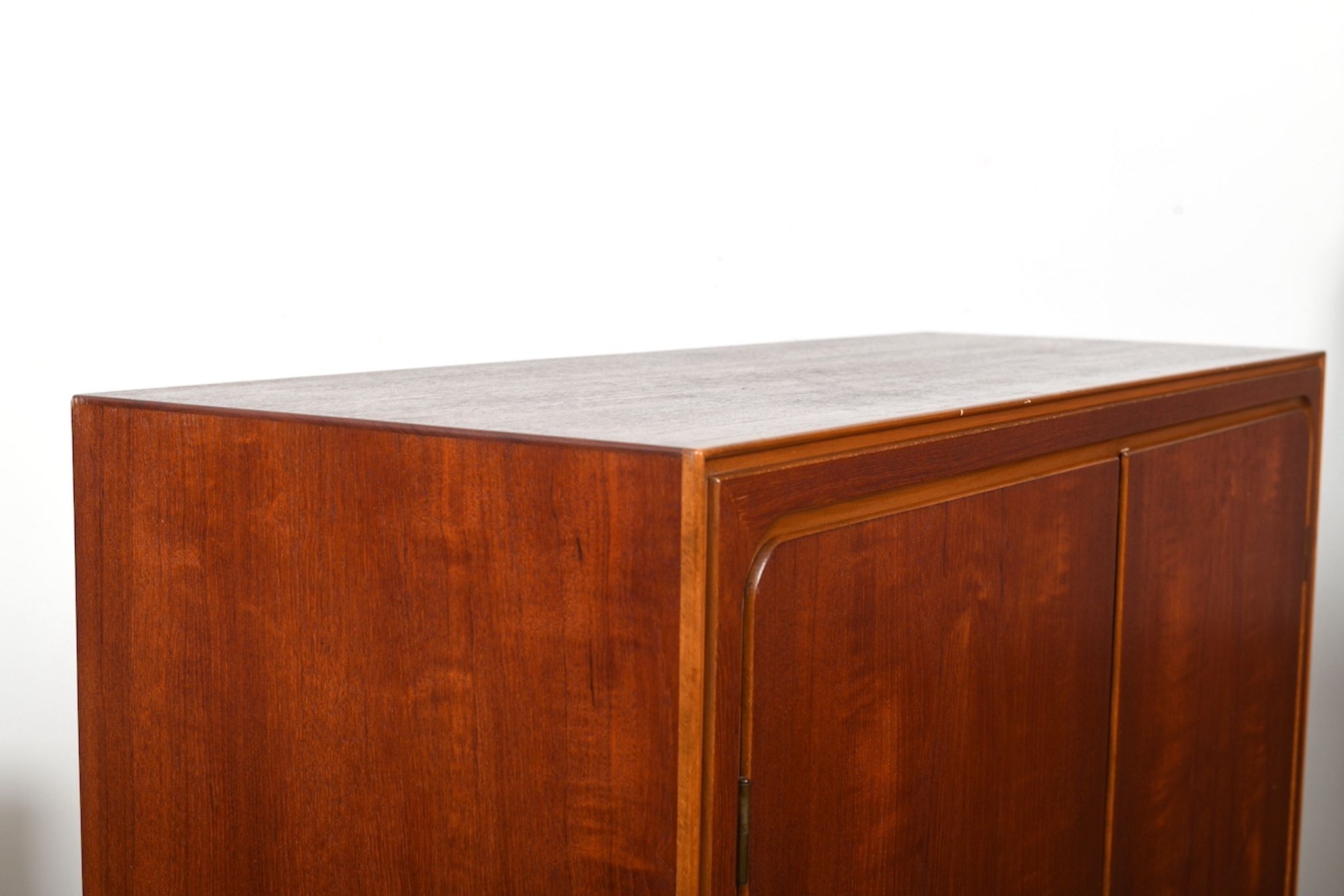 Armoire en teck danois et en bois de bouleau du milieu du siècle