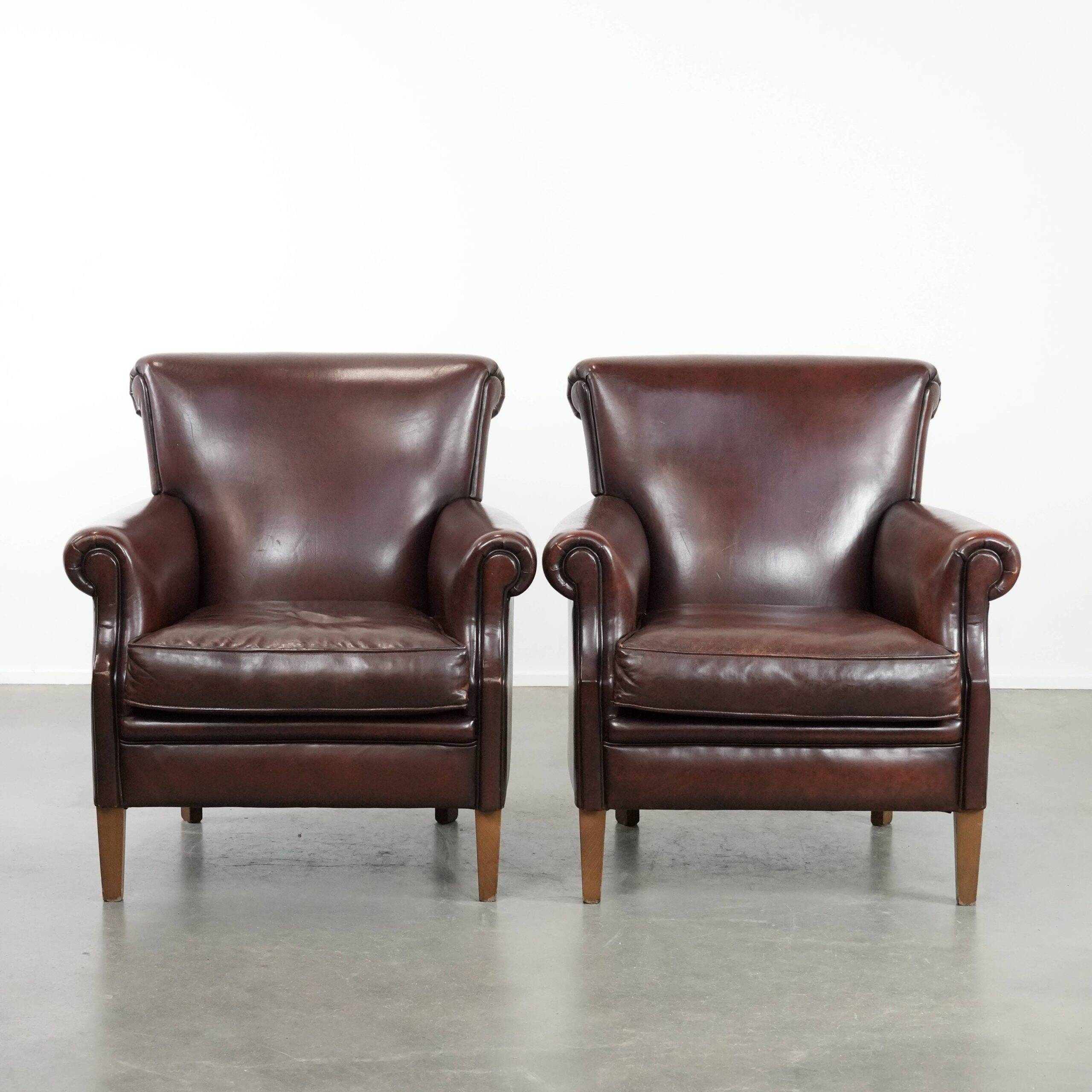 Set of 2 luxury sheepskin armchairs with a timeless look