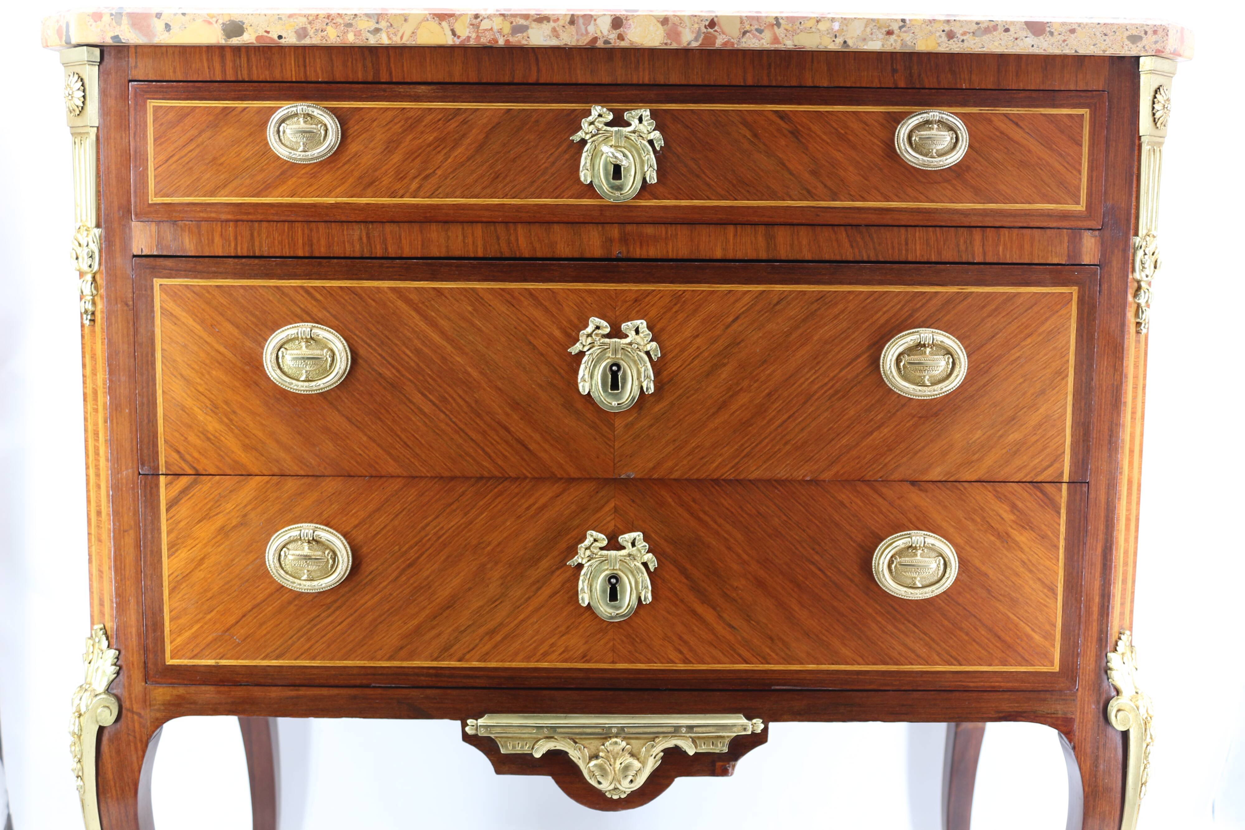 Commode style Louis XVI marbre brèche d'Alep