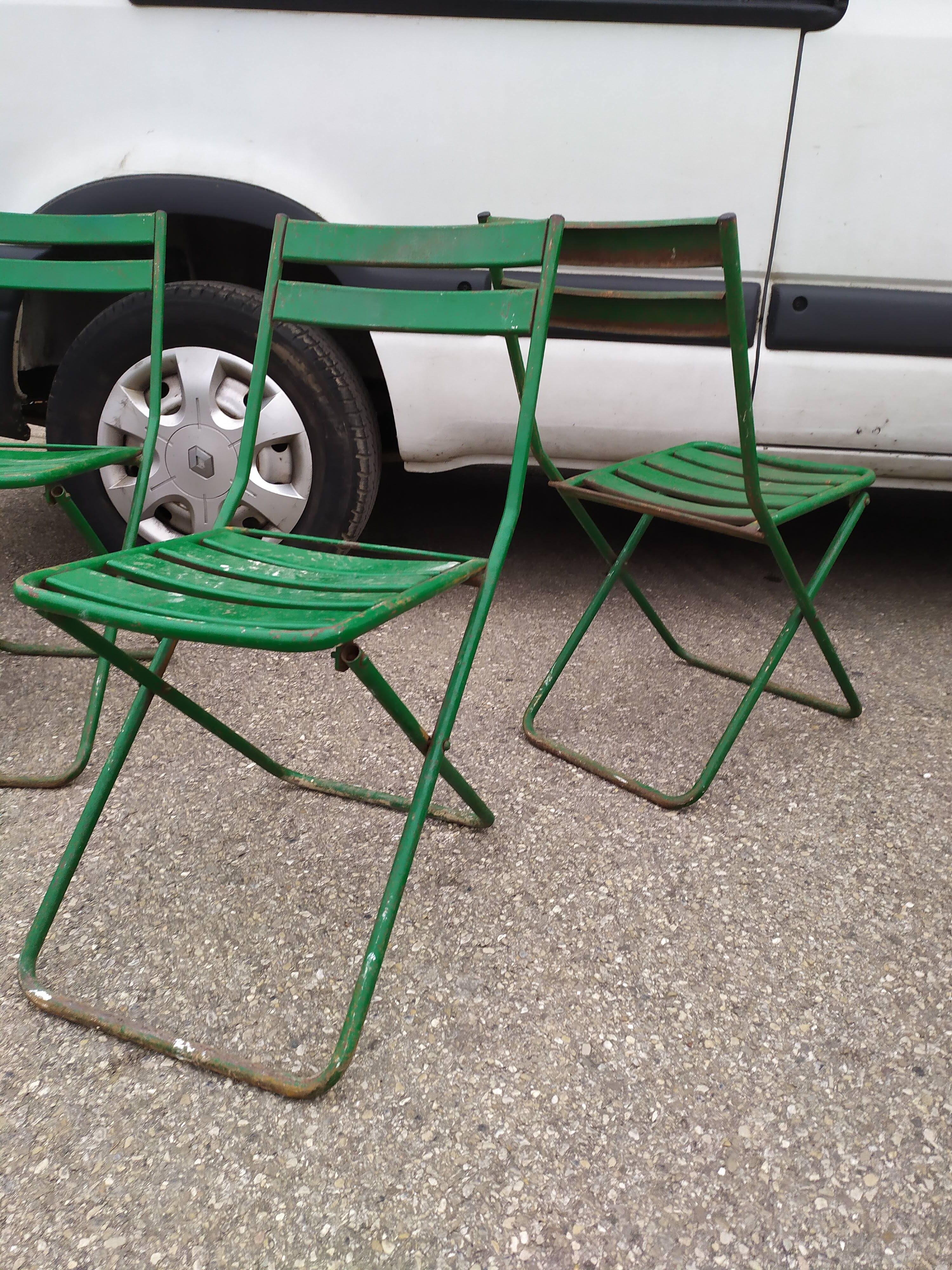 Garden set table and folding metal chairs