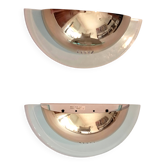 Paire d'appliques en métal doré et plexiglas, circa 1980