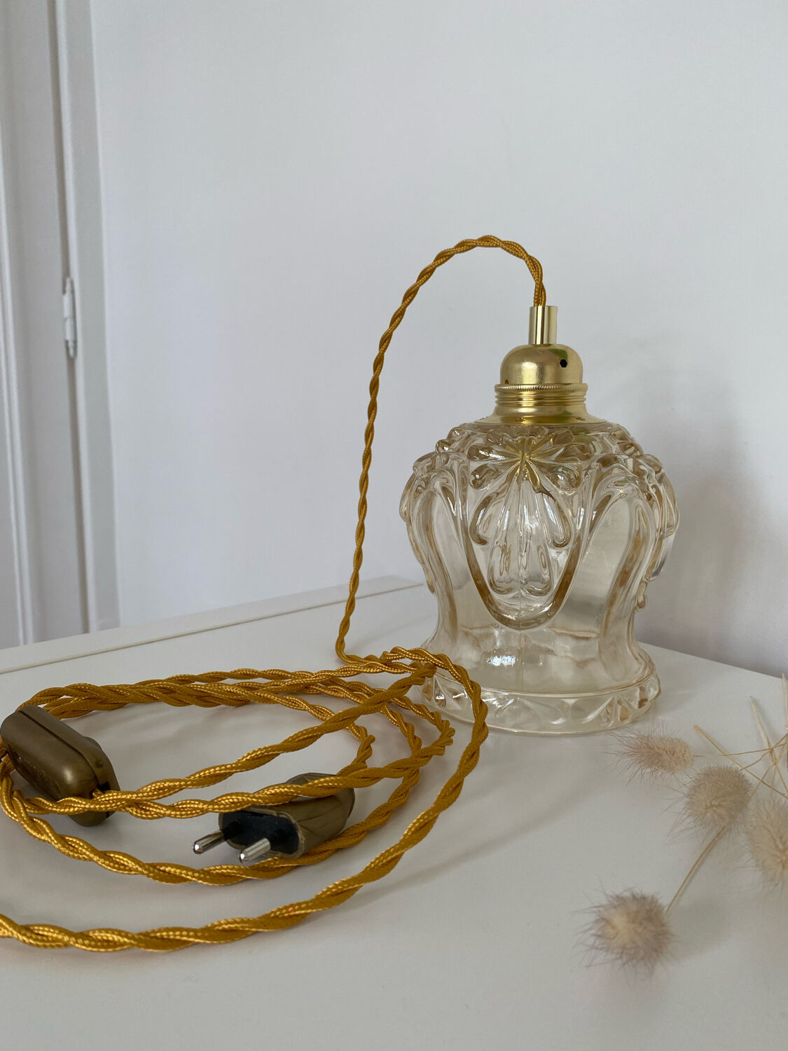 Pendant lamp with amber vintage globe