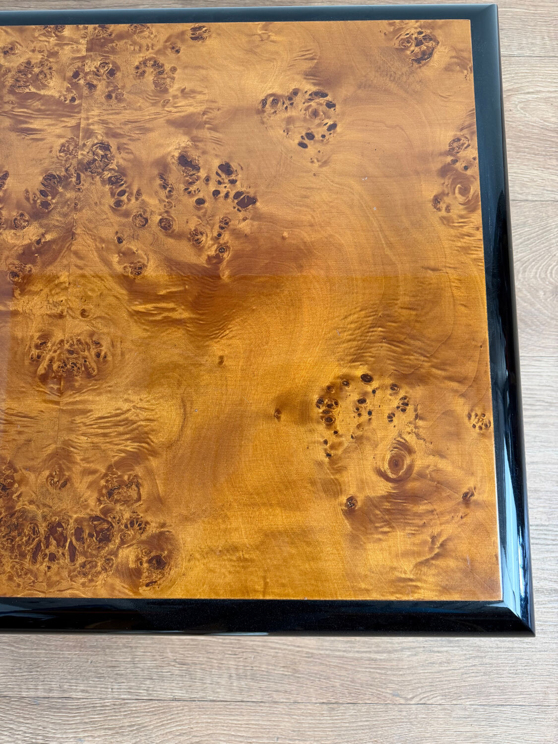 Vintage coffee table – wood burl and black lacquer, in the style of Ma.