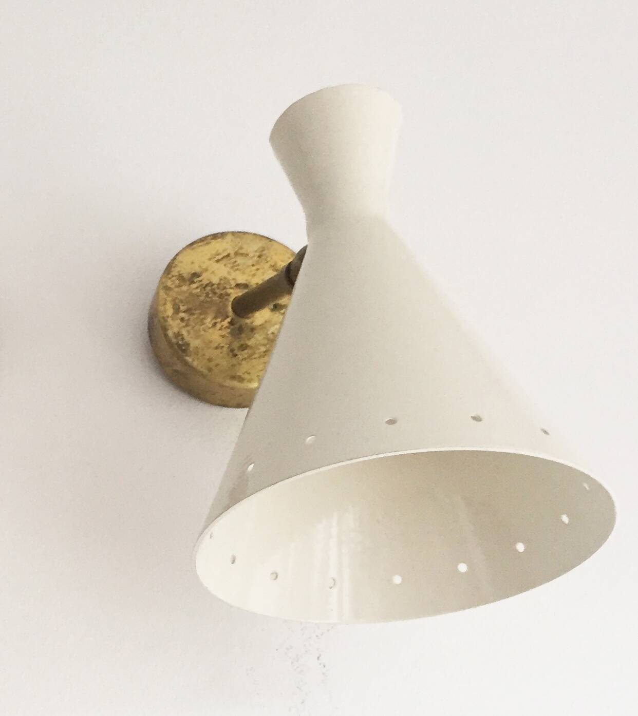 Set of three Italian wall lights in brass and lacquered iron, 1950s design