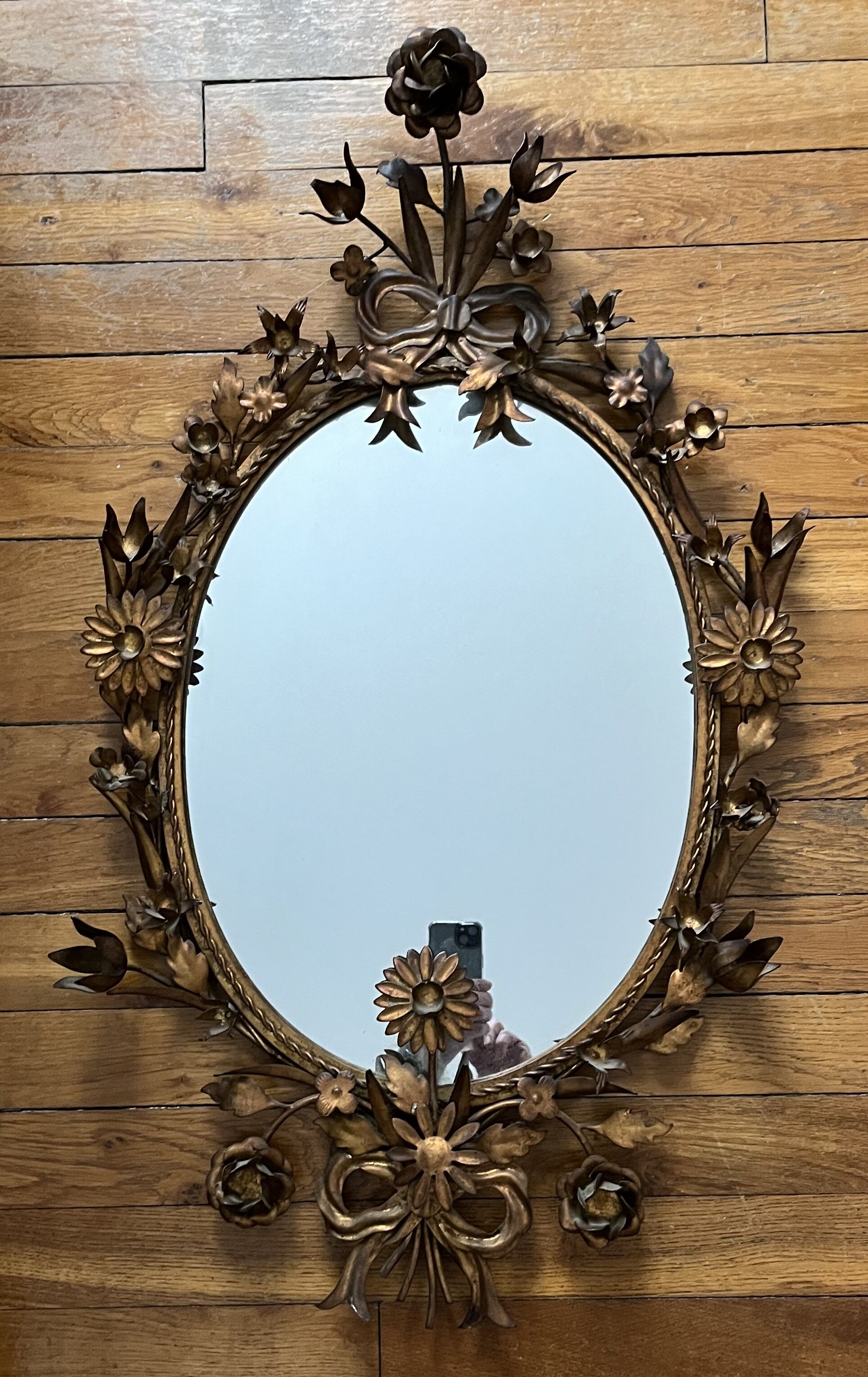 Miroir ovale en métal doré