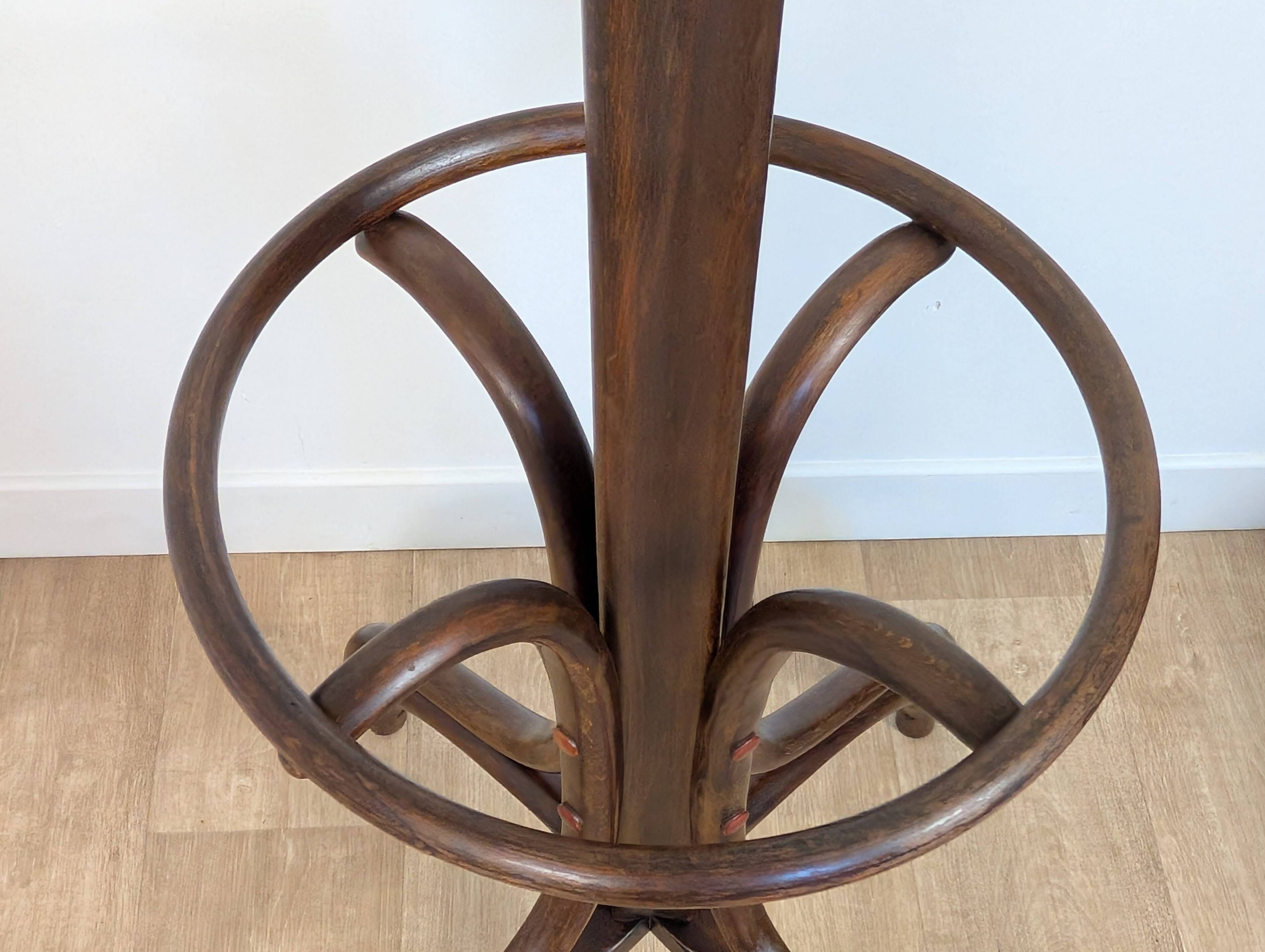 Fischel parrot coat rack