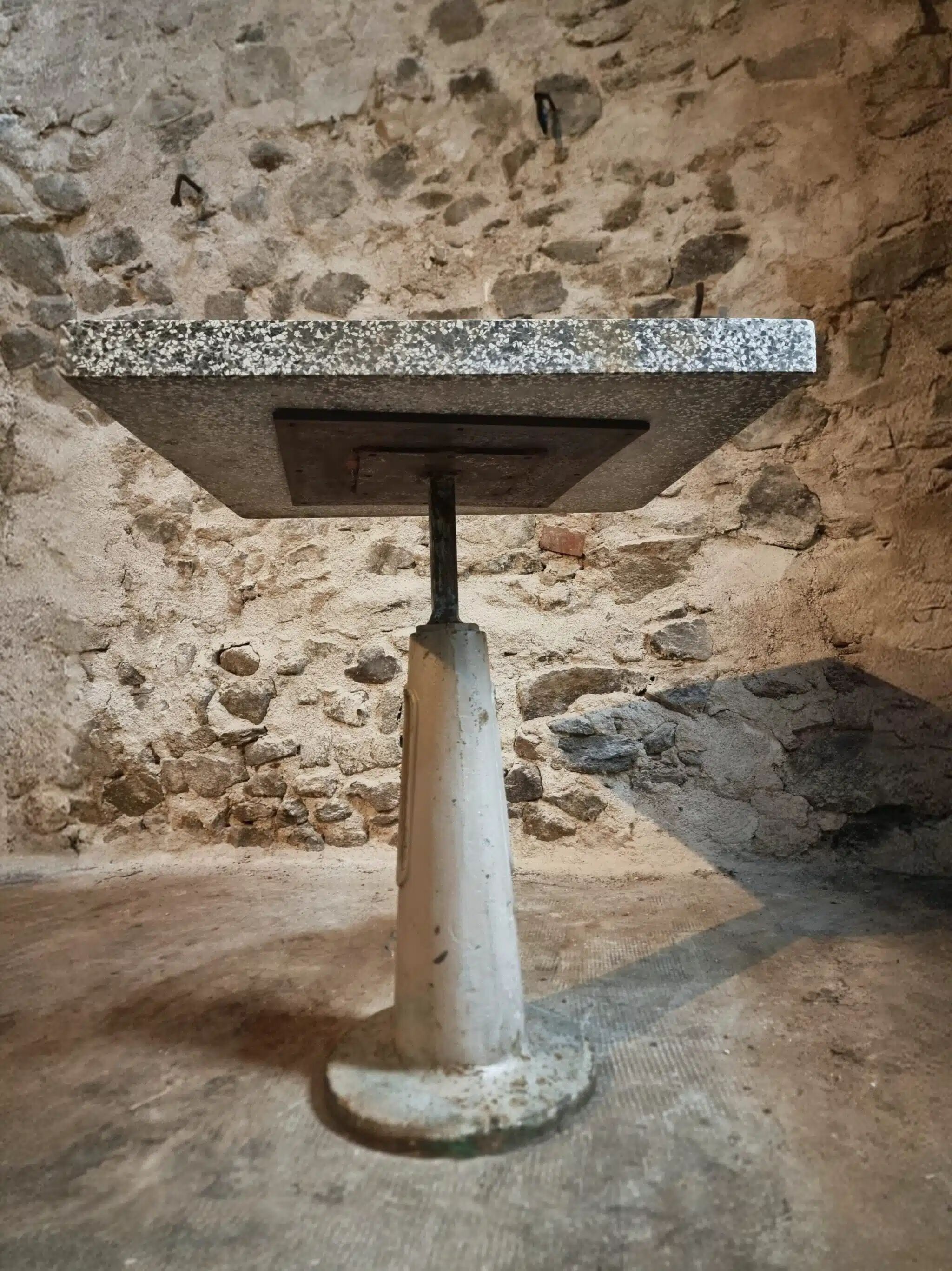 Table de bistrot de jardin industrielle avec plateau en terrazzo, France, milieu du XXe siècle
