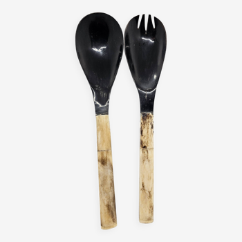 Serving cutlery set in buffalo horn and smooth bone handle