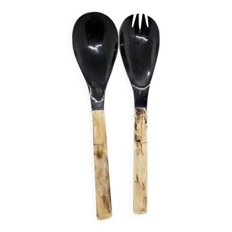 Serving cutlery set in buffalo horn and smooth bone handle