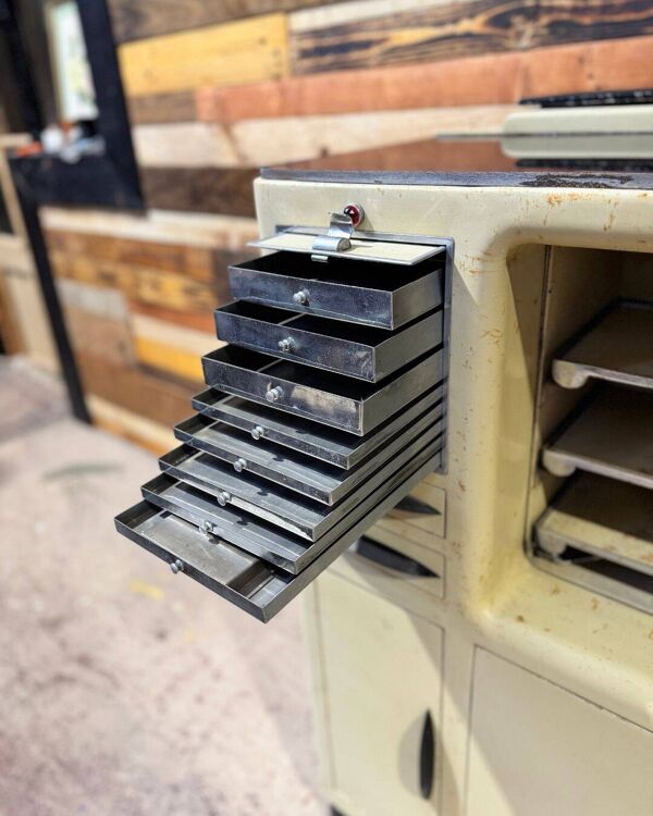 Meuble de dentiste atypique - Années 1940 - Style industriel