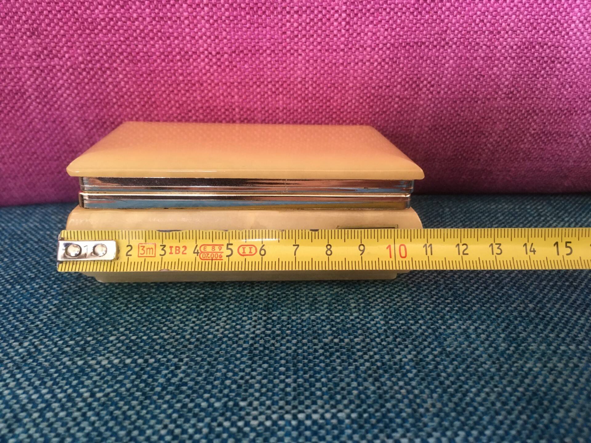 Light yellow alabaster box