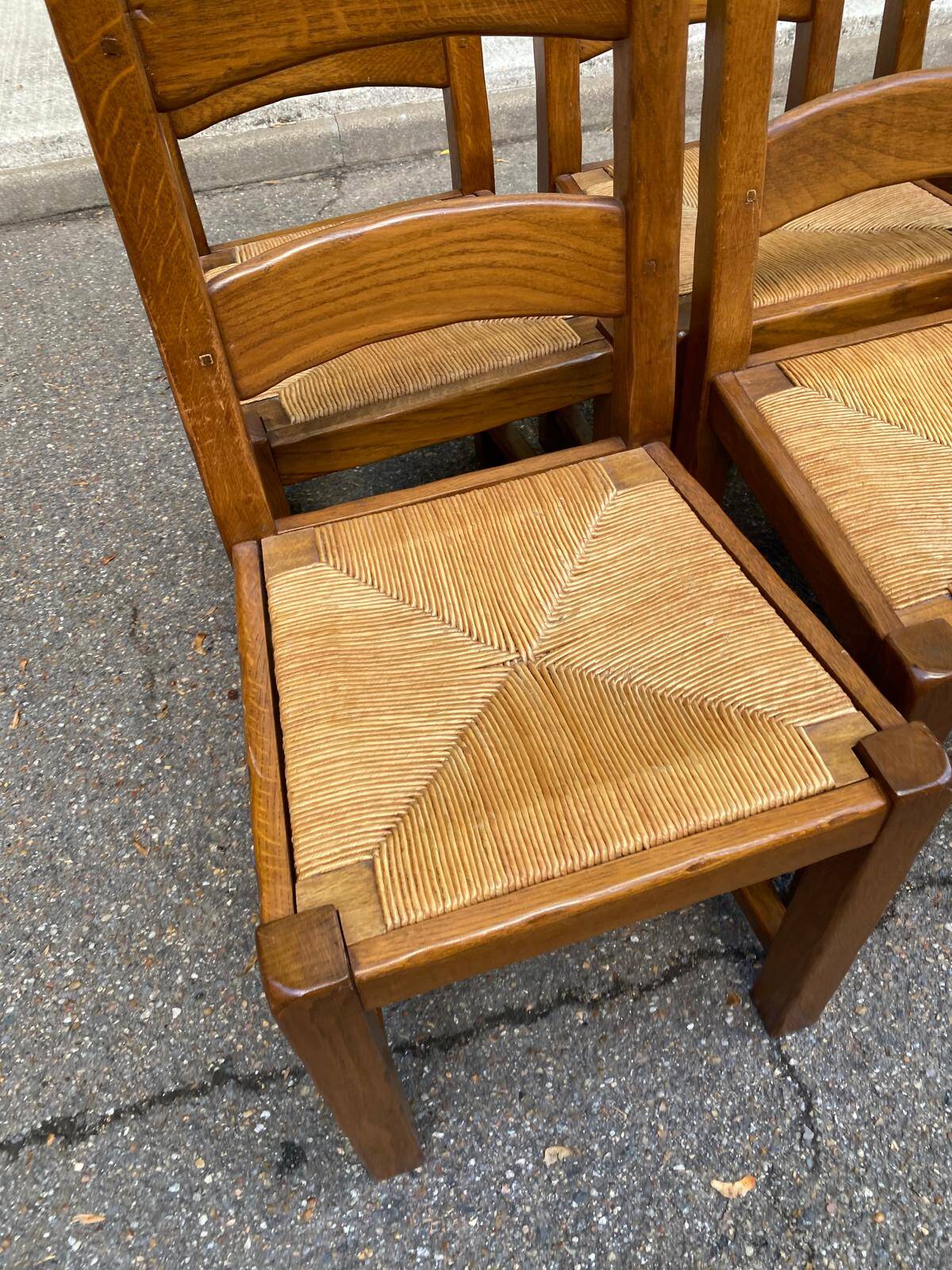 Set of 6 rustic solid oak chairs with straw seats — Very good condition