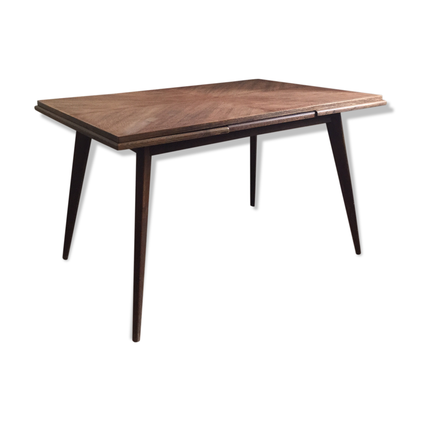 Extendable table with compass feet