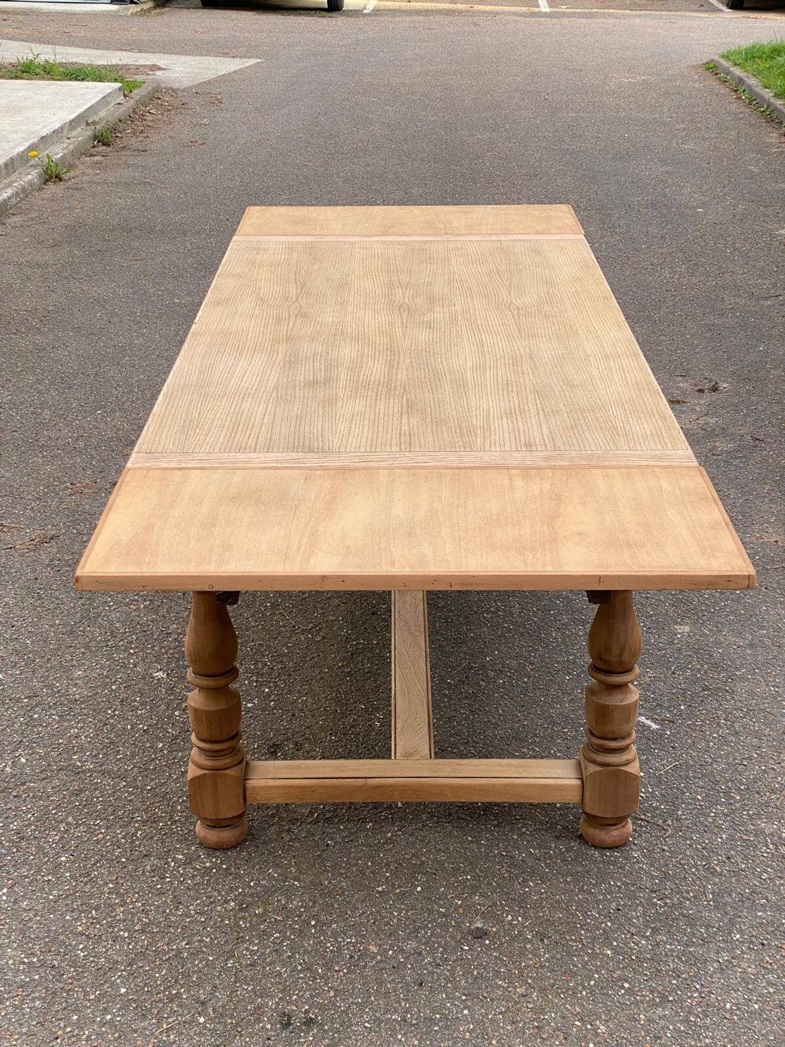 Renovated extendable farmhouse dining table in oak, 20th century, 170-250cm.