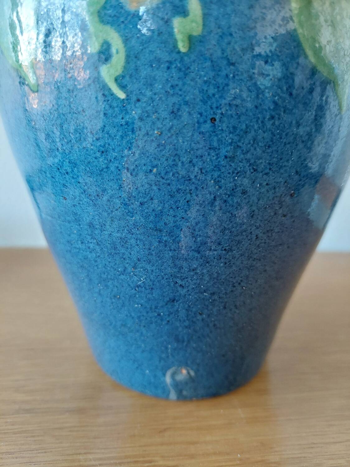 Pair of Primavera vases in blue ceramic with plant decoration 1920-1930