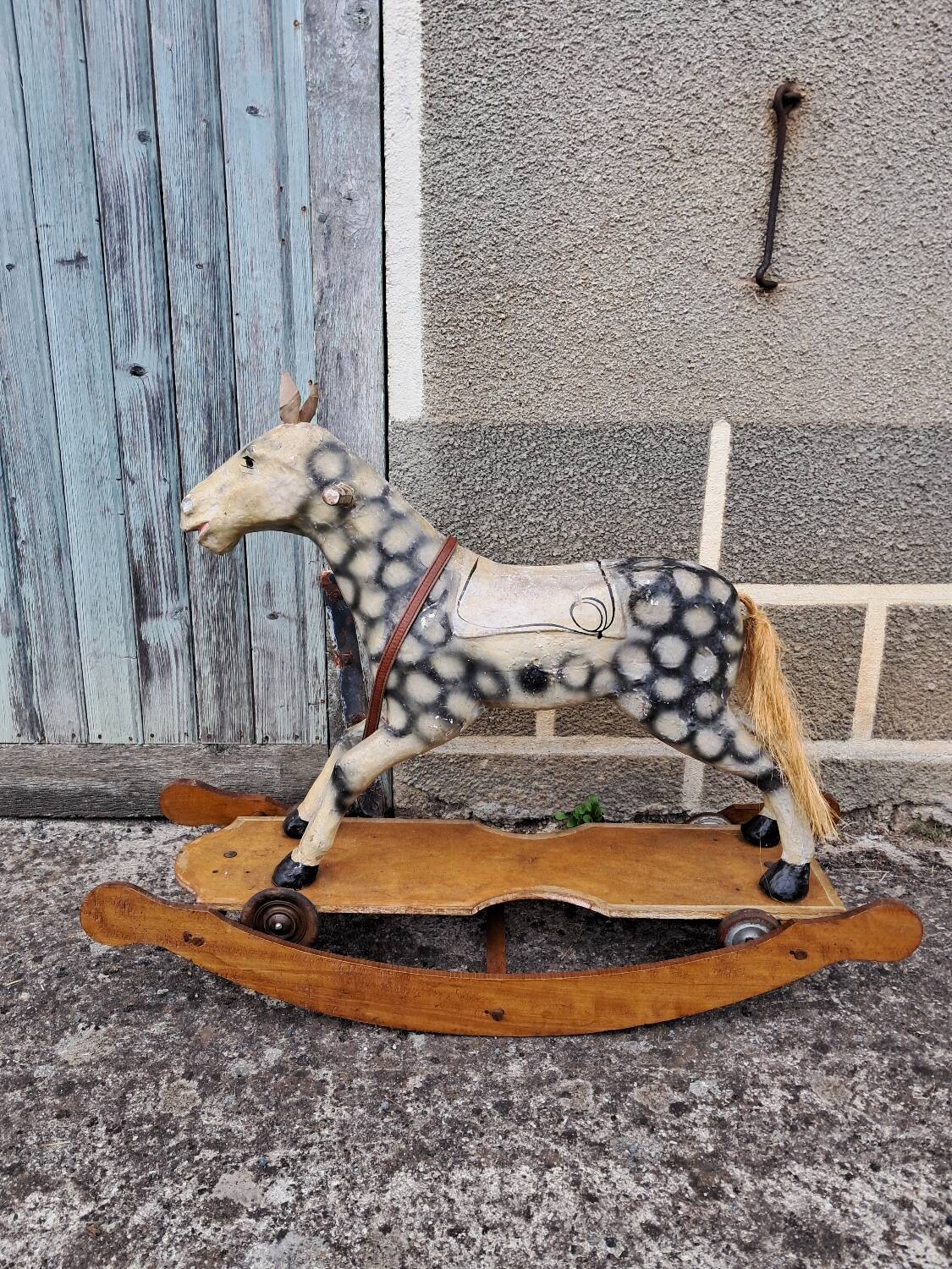 Wooden horse toy