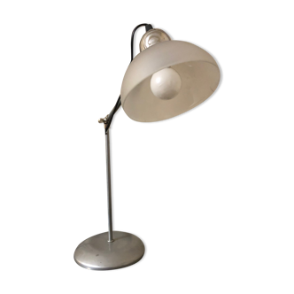 Articulated desk lamp