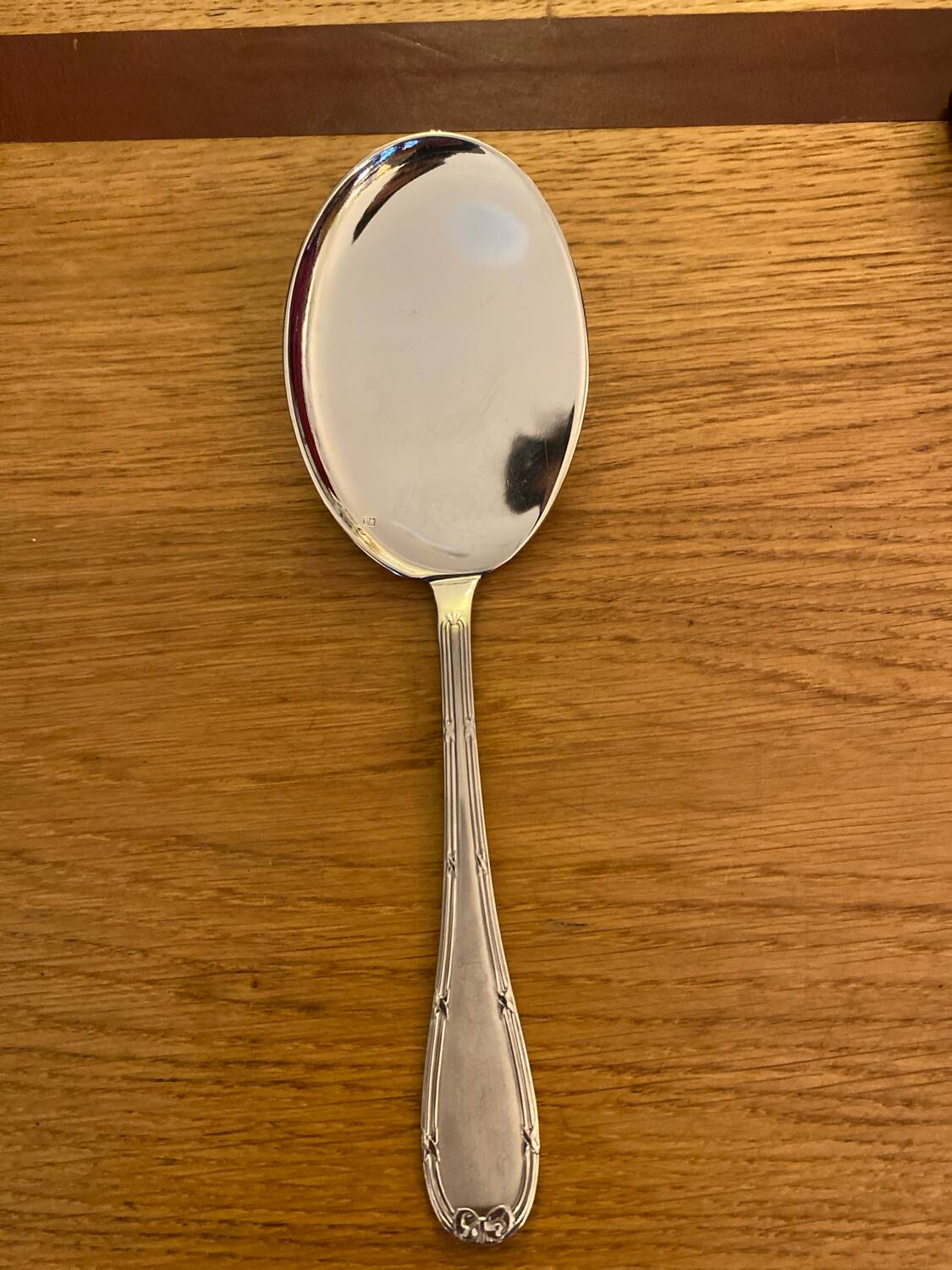 Silver metal cake server