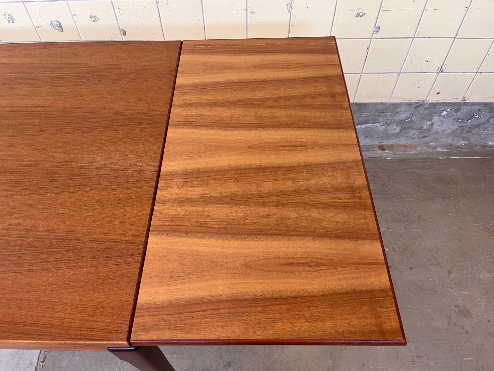 Table à manger en teck vintage