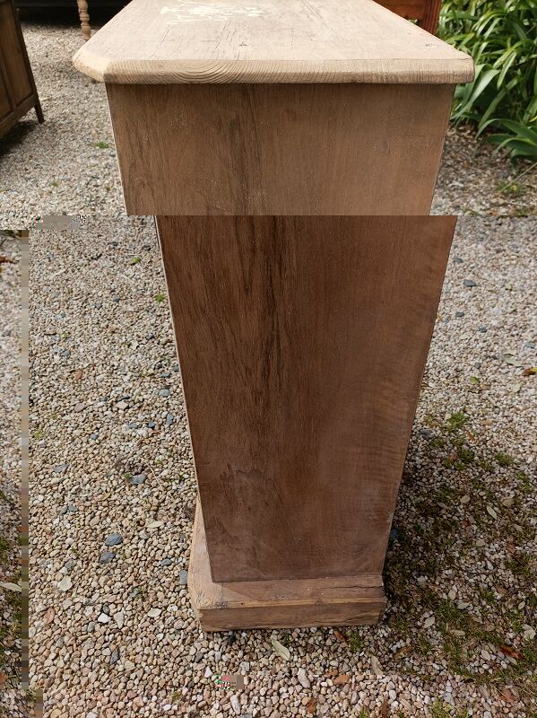 Showcase in solid wood