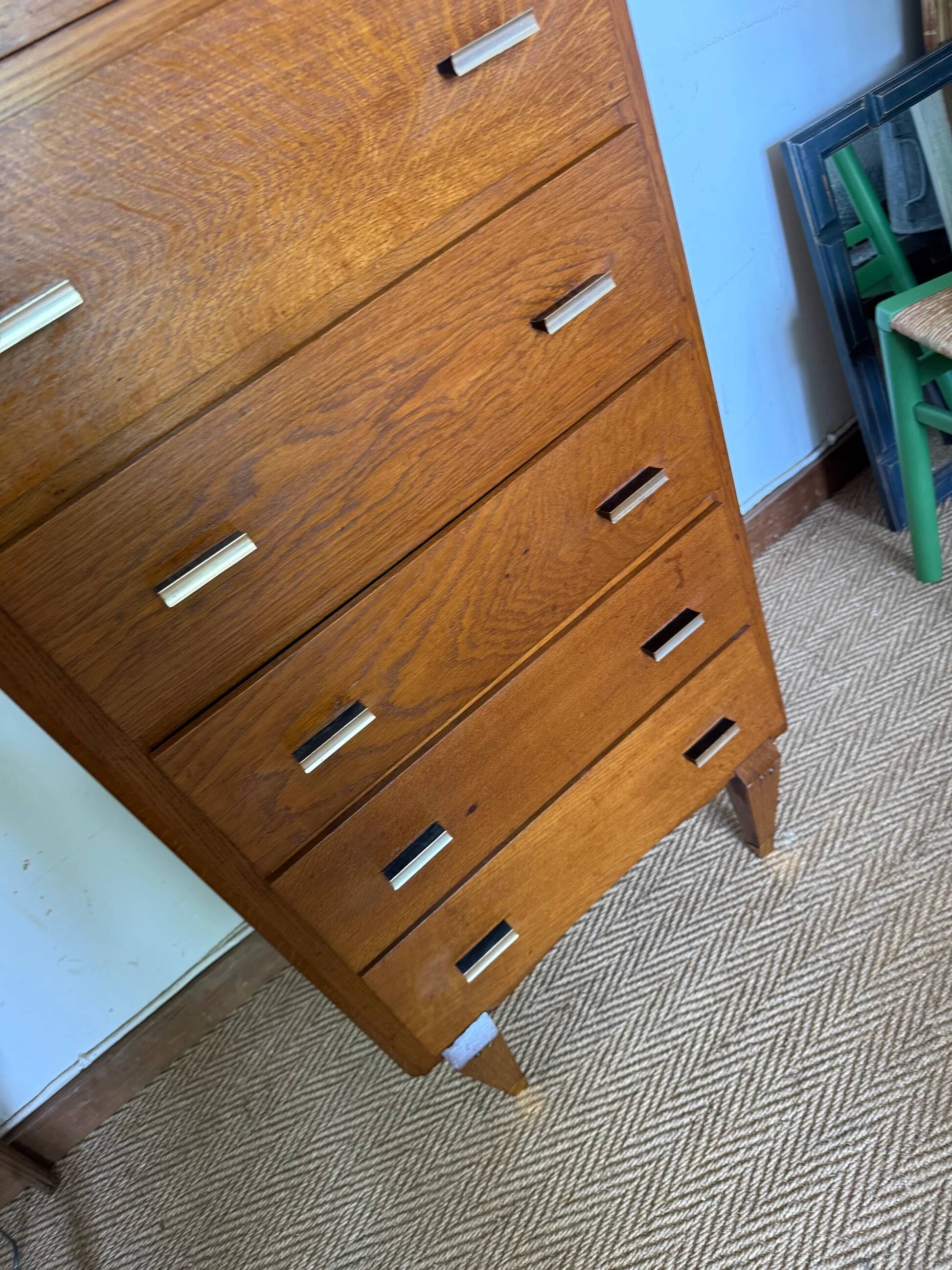 Vintage oak chest of drawers with oak veneer