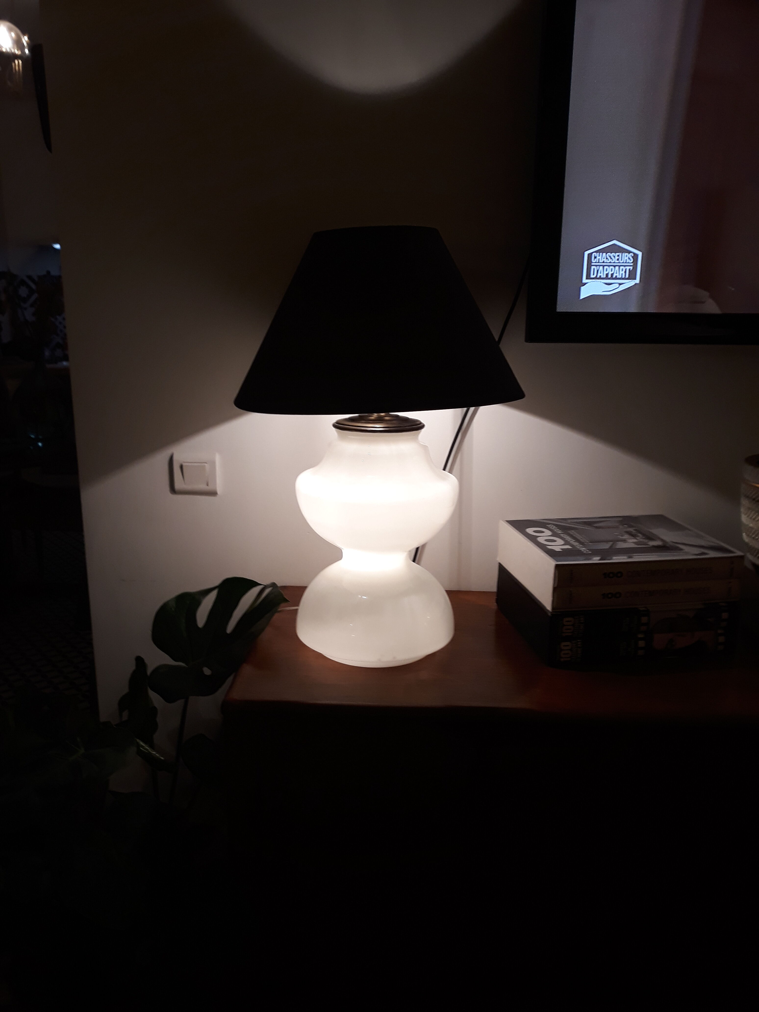 Lamp in white opaline Italian 60-70 years