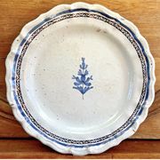 Old semi-hollow round dish XVIII Forges les eaux Rouen cul noir