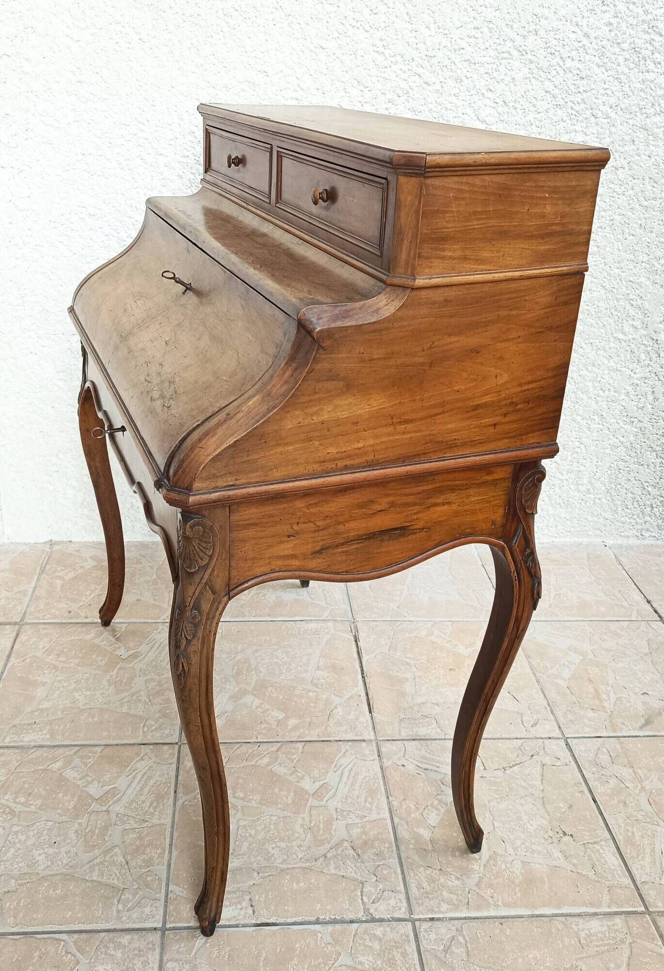 Louis XV slant-top desk in walnut, 19th century.