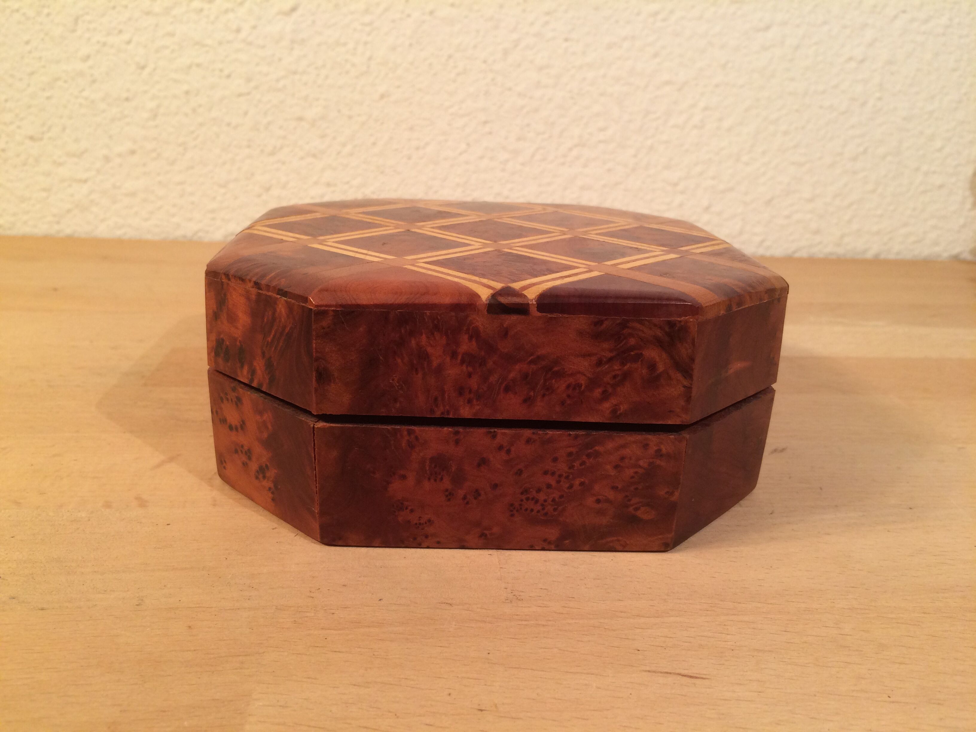 Boîte à bijoux en bois et marqueterie