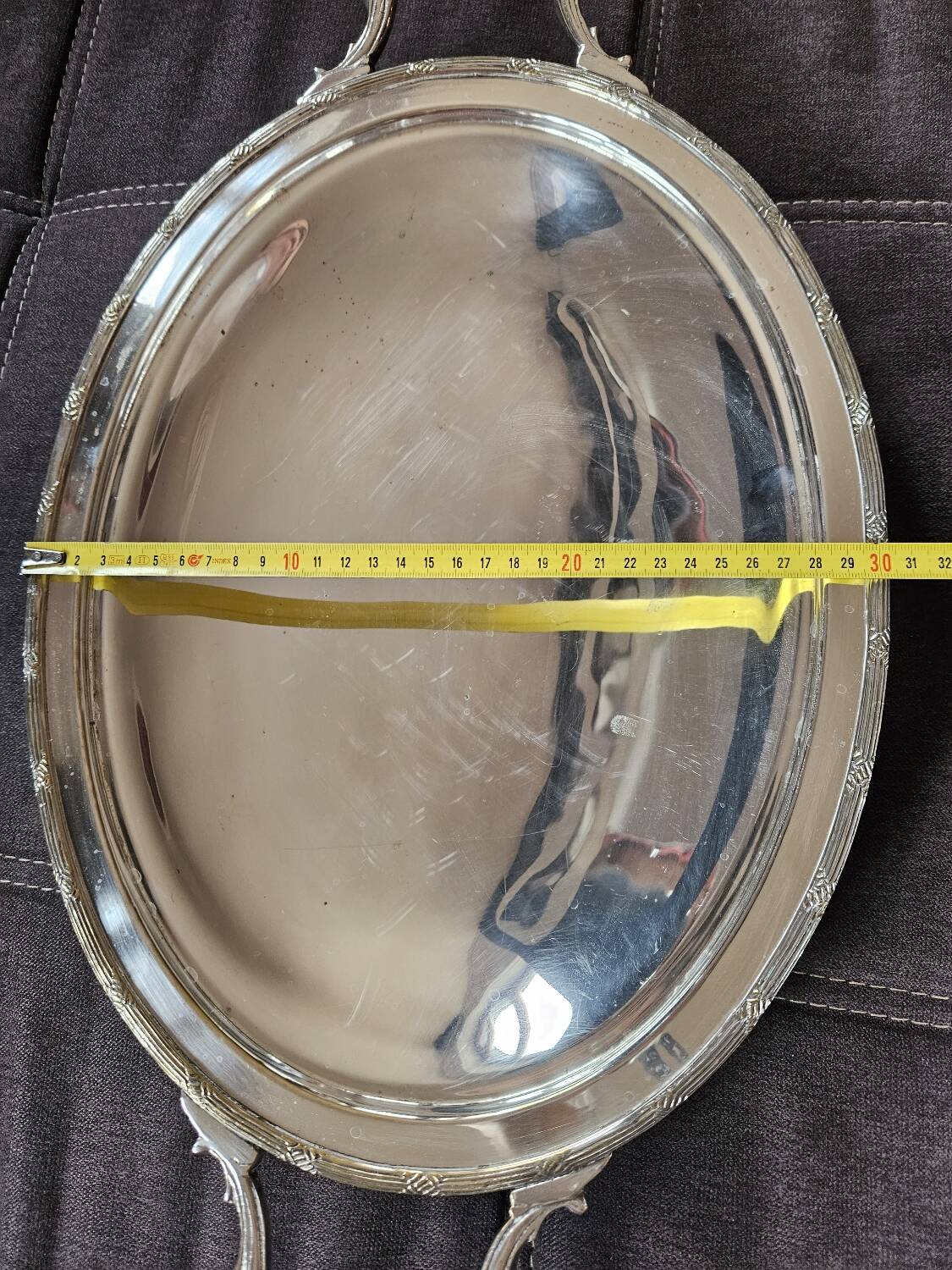 Plat en argent avec couvercle