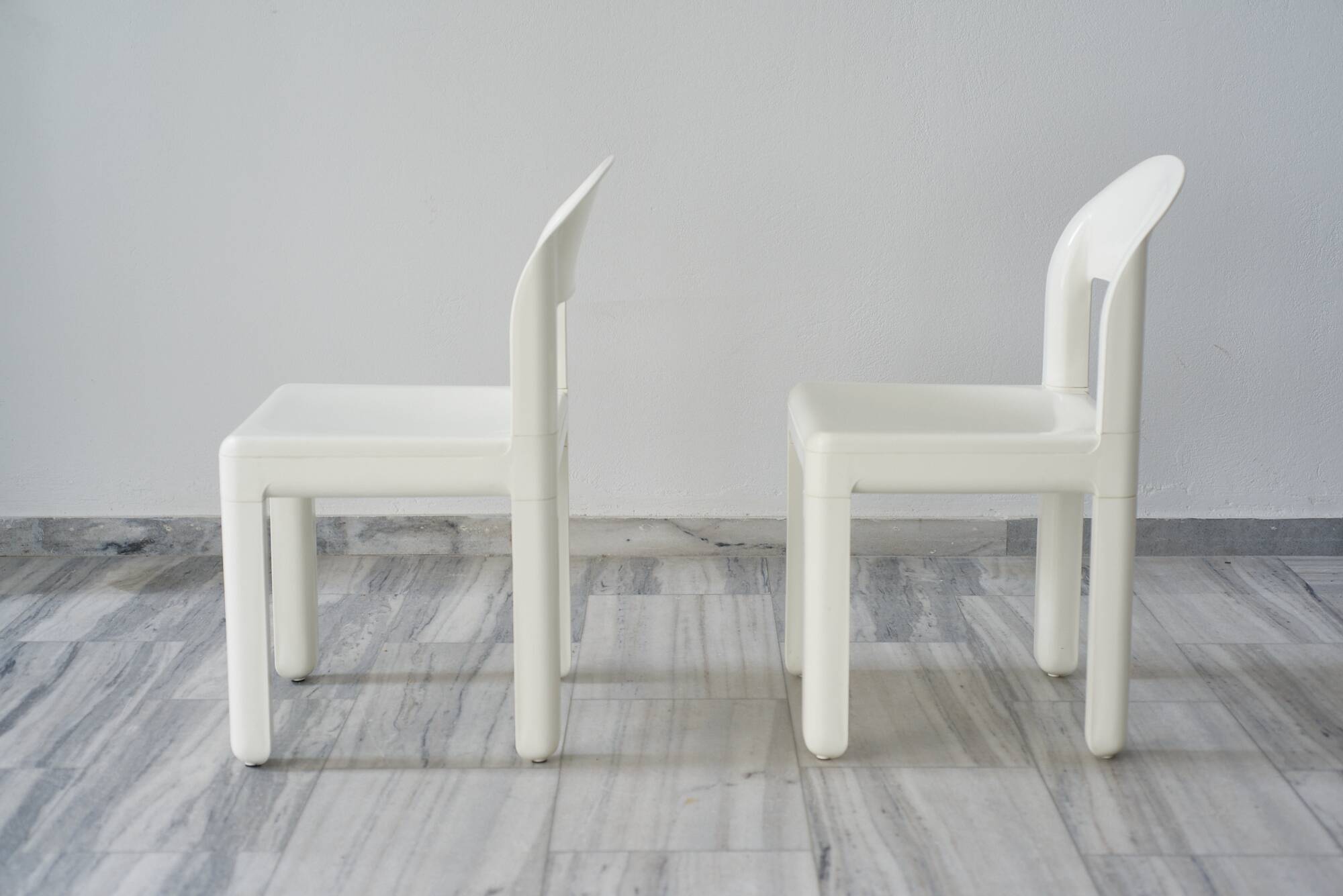 Space Age ‘Joint’ chairs designed by Luigi Massoni and Dino Pelizza for Guzzini