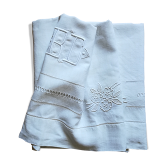 Drap ancien brodé en lin
