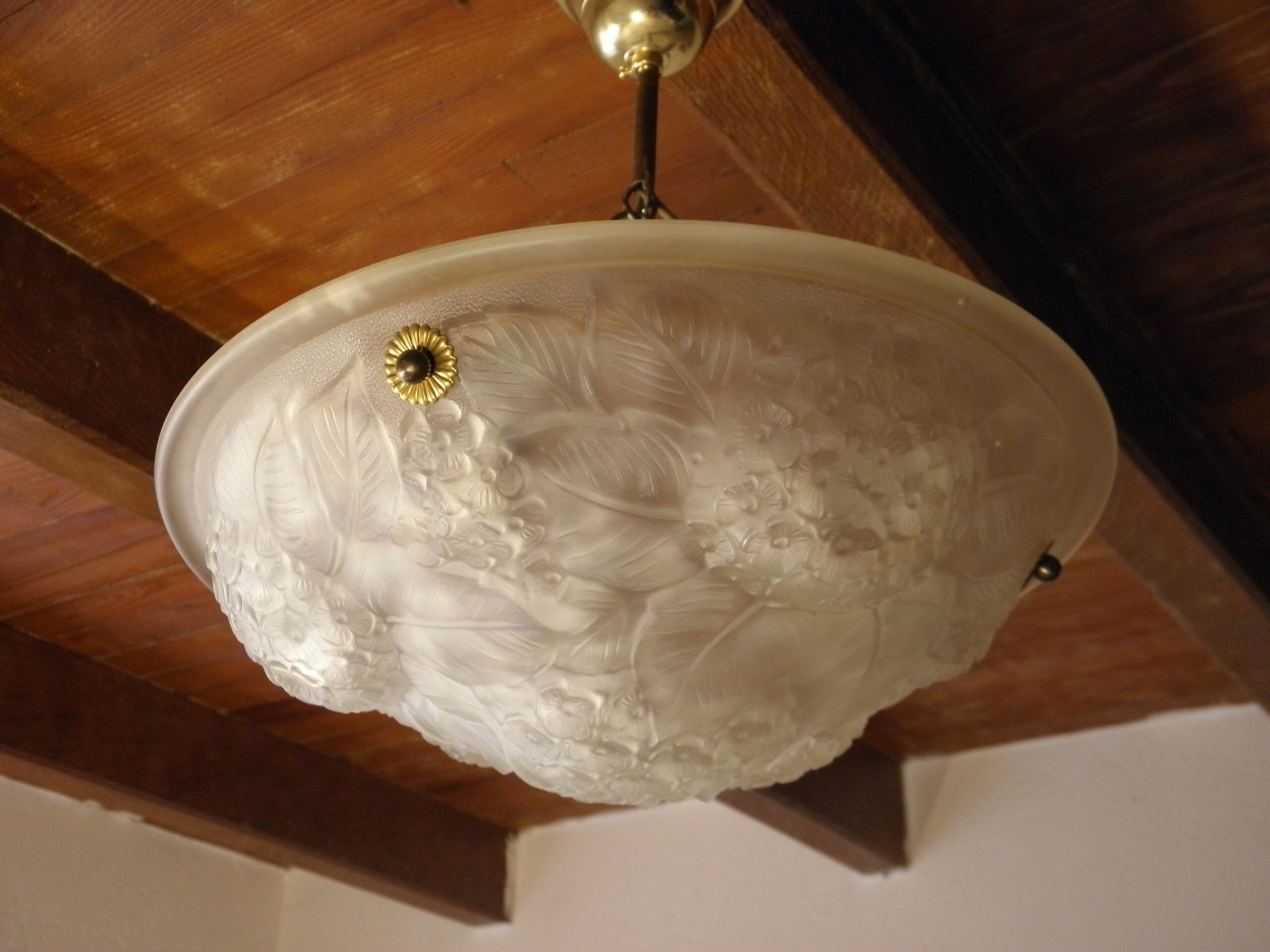 Art Deco basin suspension