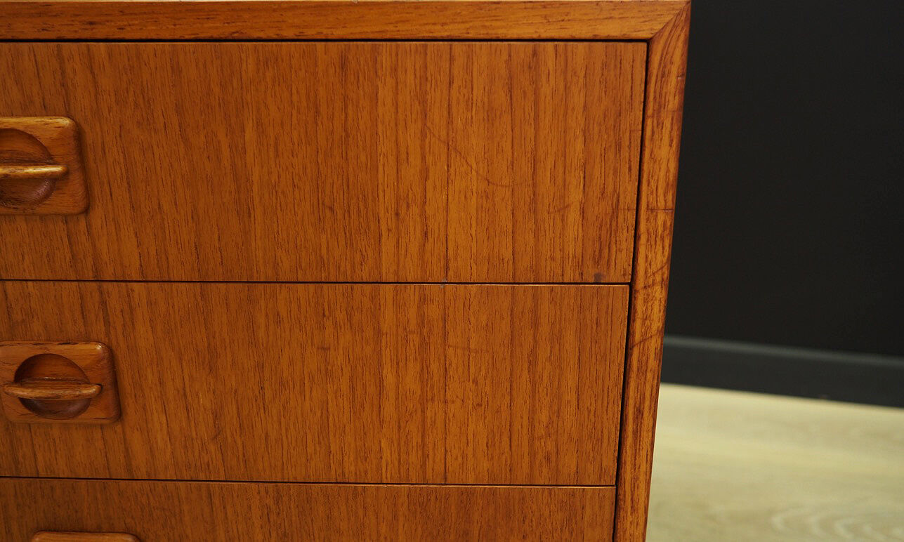 Vintage chest of drawers