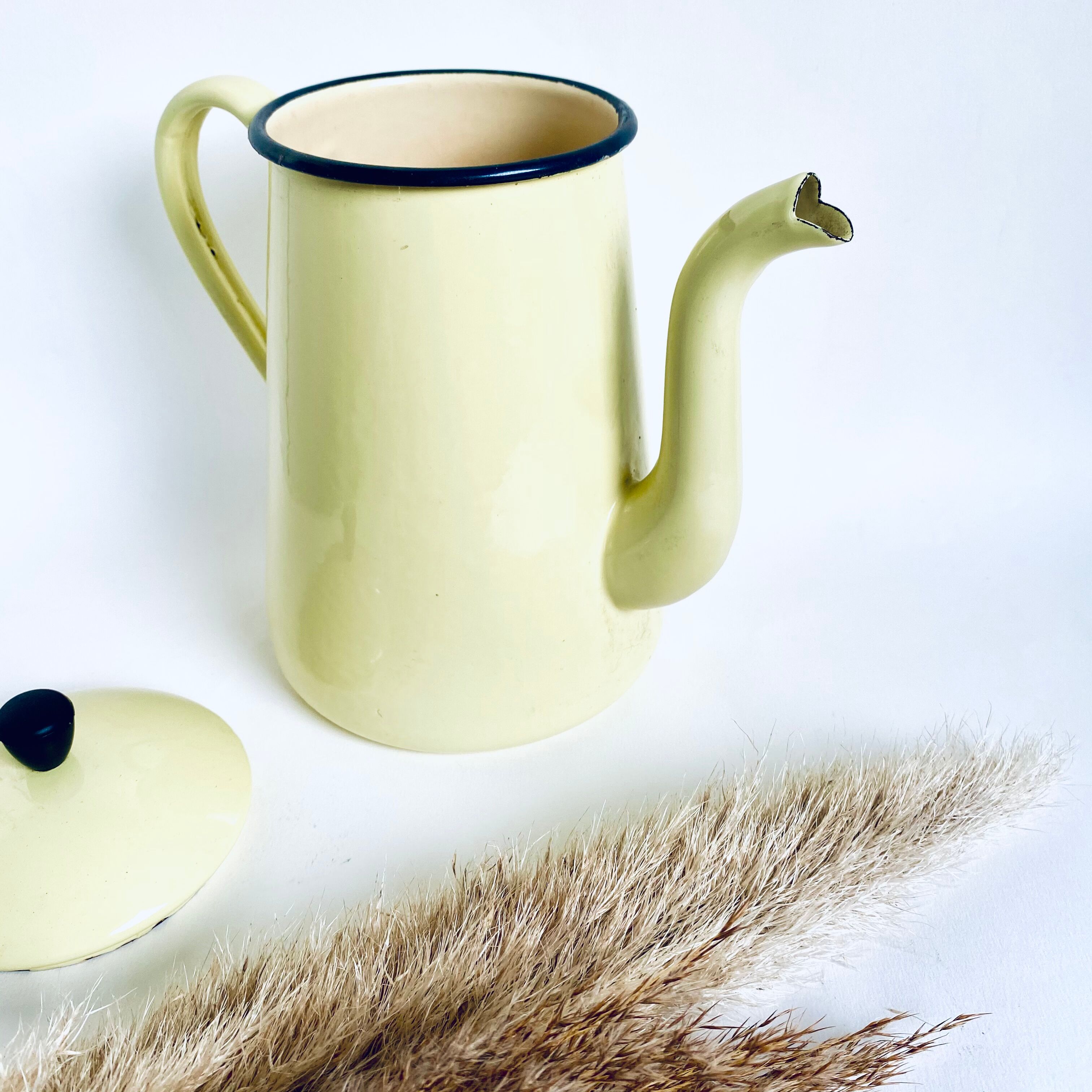 Yellow enamelled sheet coffee maker