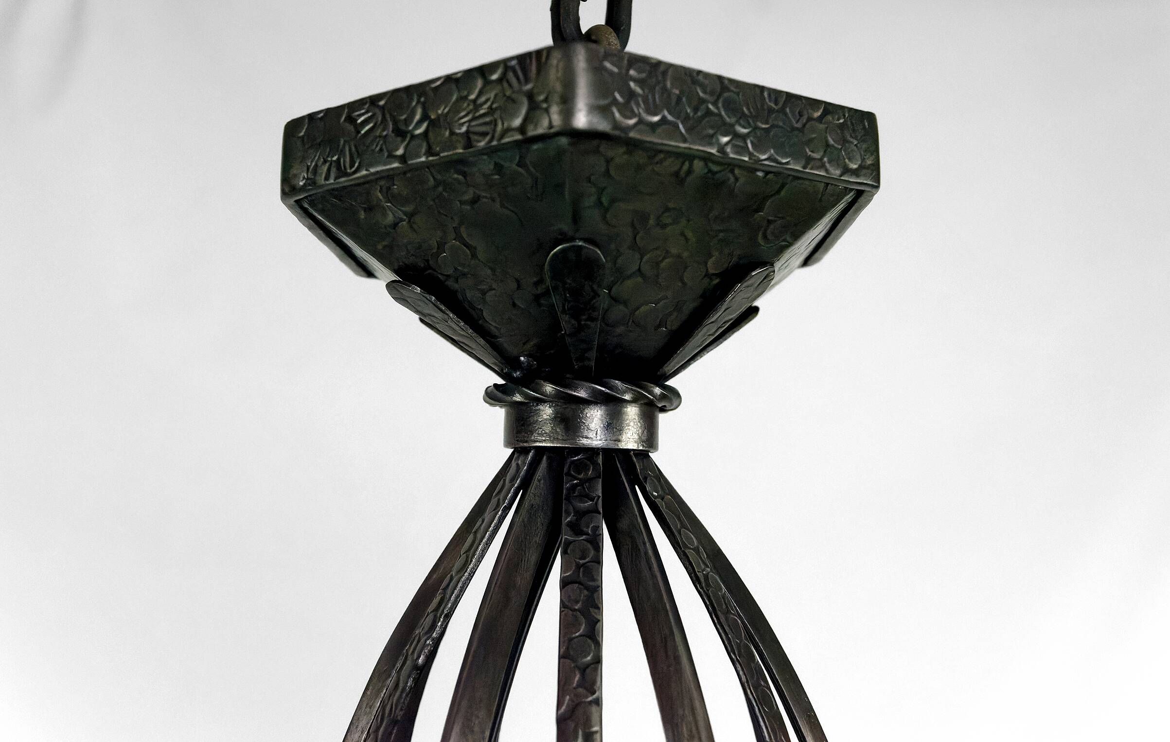 Important wrought iron chandelier, Art Deco Gothic, France, Circa 1920