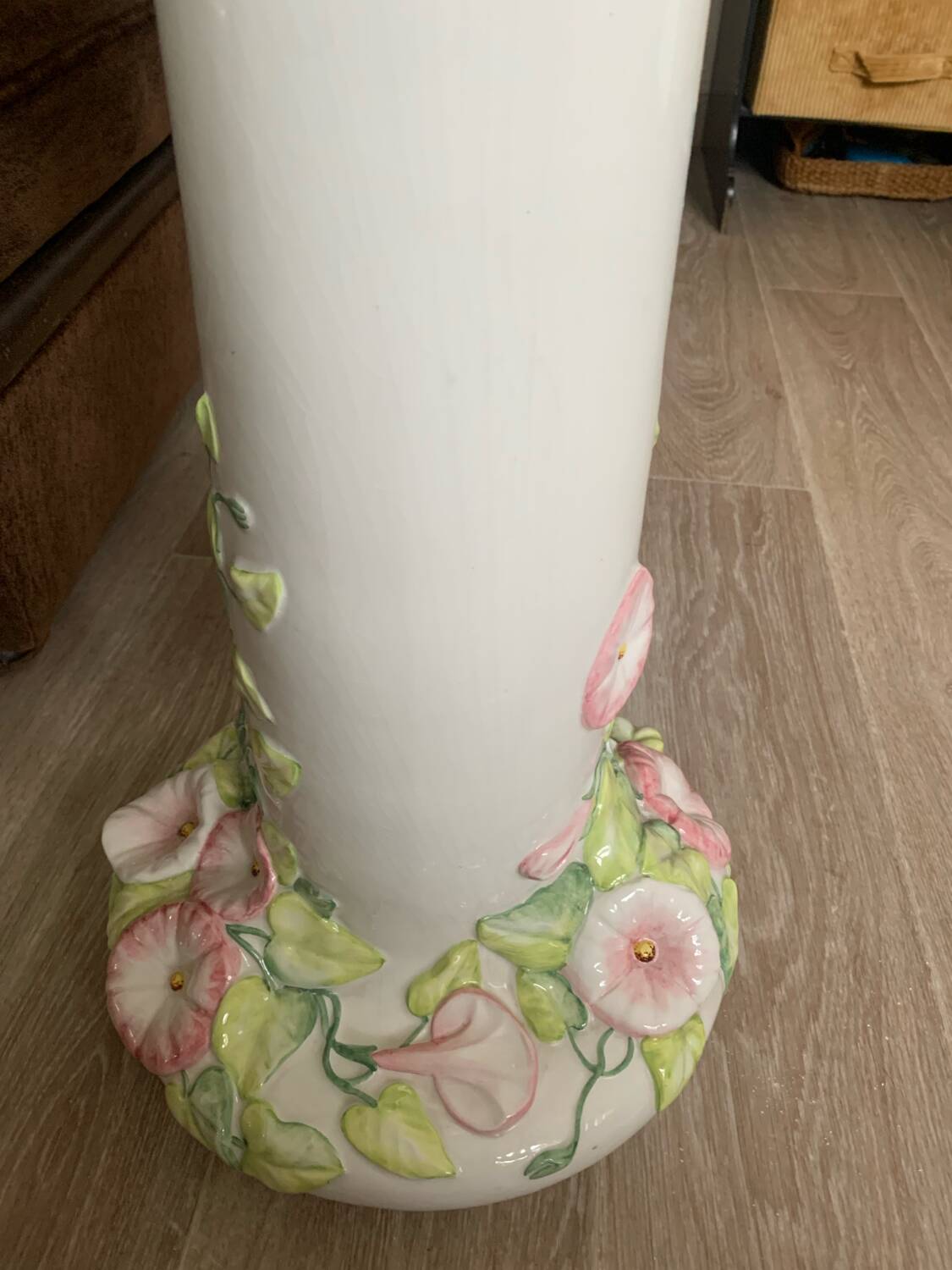 Ceramic pedestal column