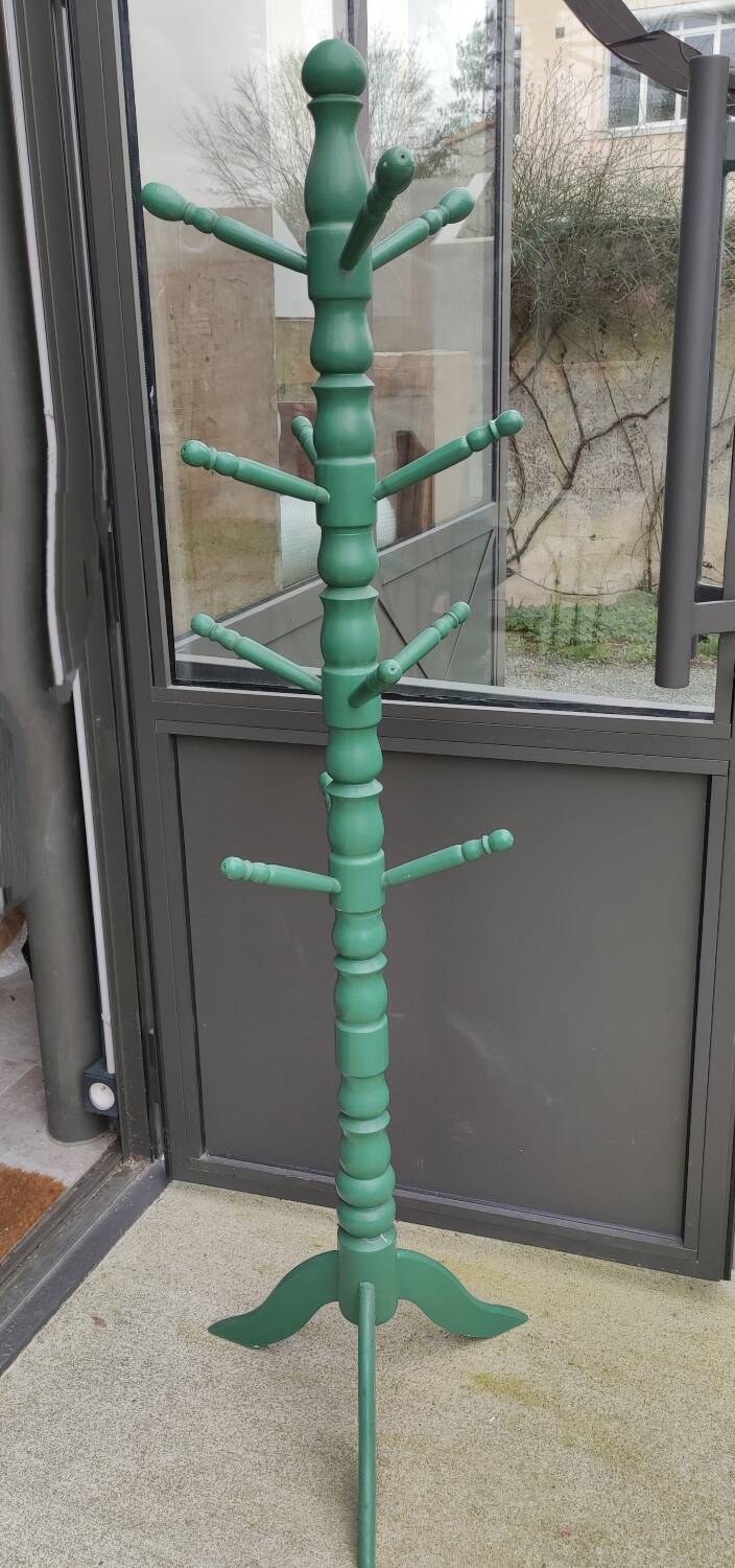 Vintage freestanding coat rack/12 hooks