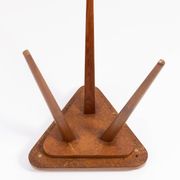 Ensemble de deux tabourets triangulaires en velours blanc, Europe, 1960s