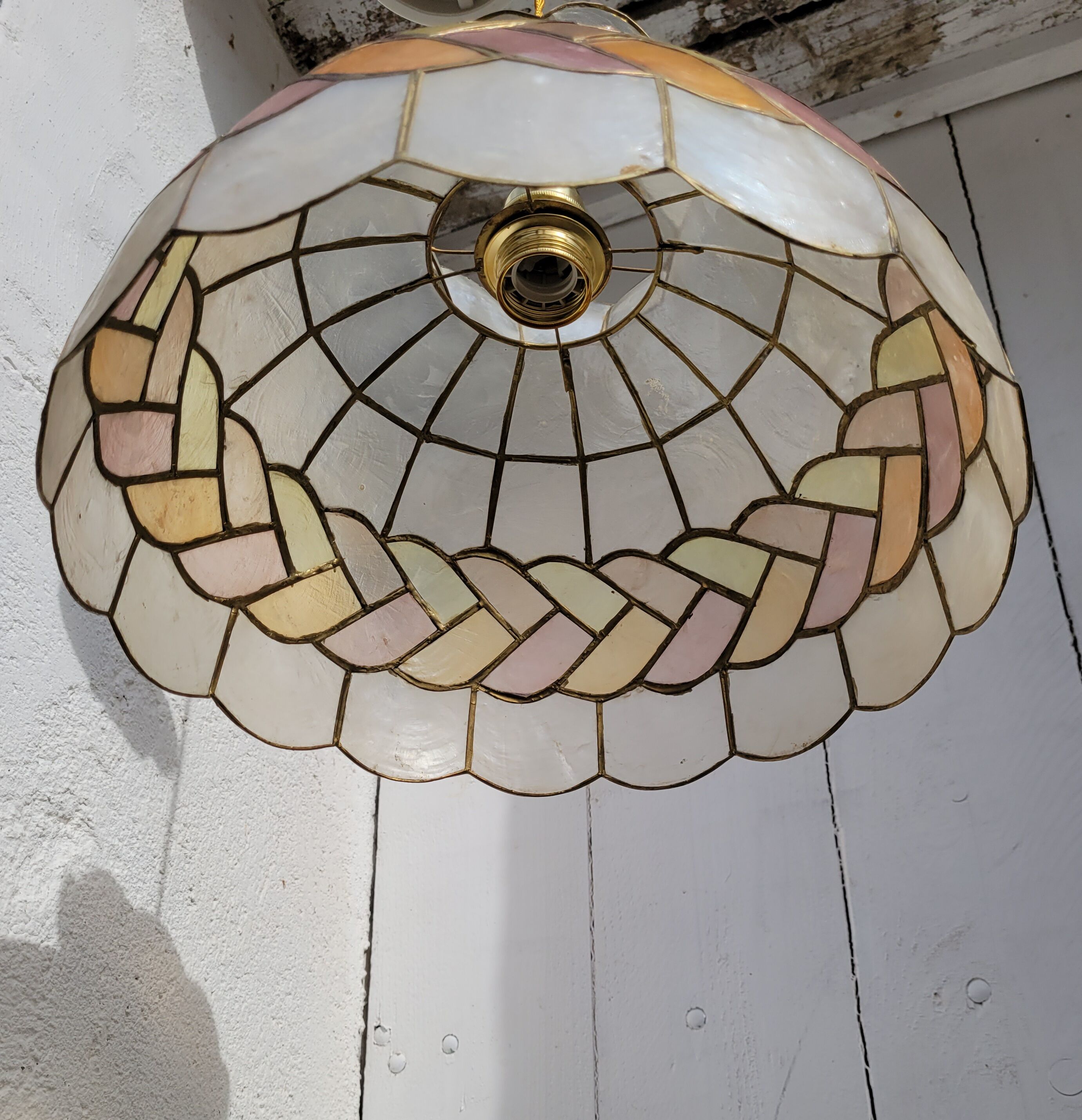 XXL suspension in mother-of-pearl and brass