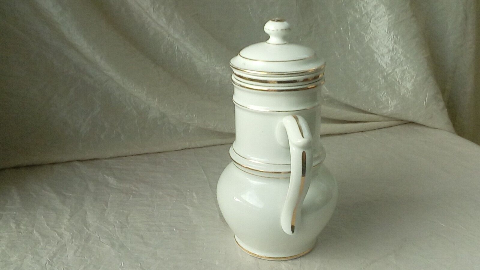 Theiere in villedieu porcelain