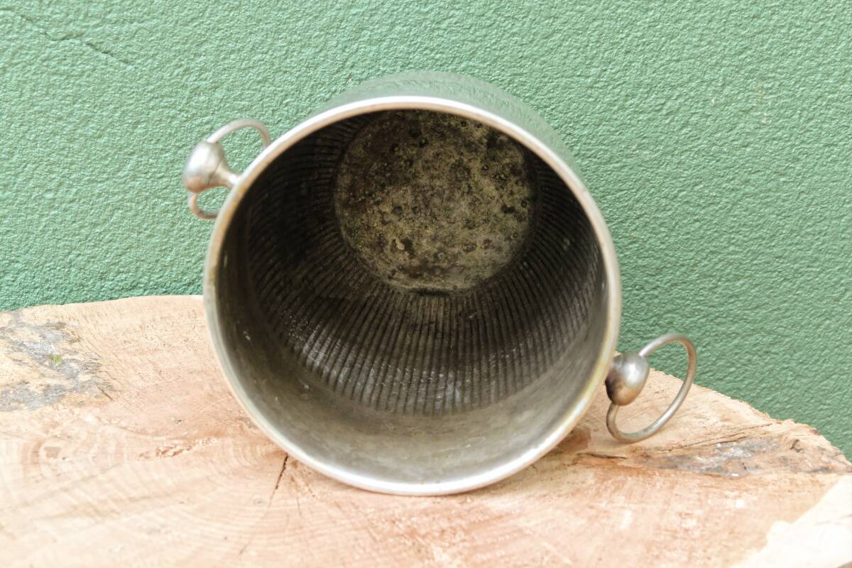 Art deco champagne bucket in silver metal