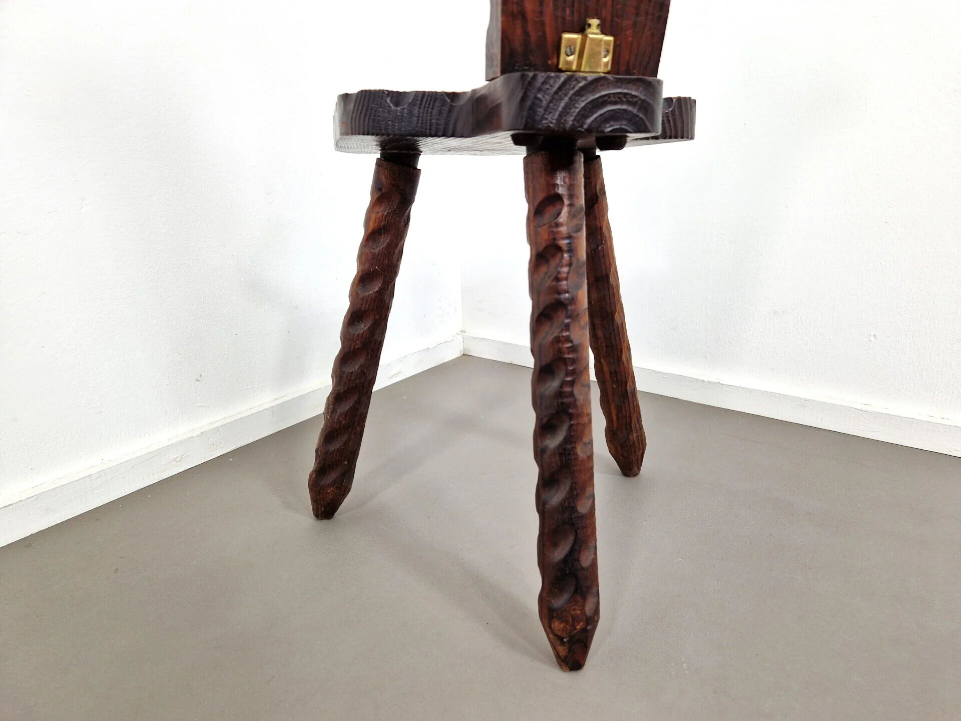 Spanish tripod stool | Cow hide