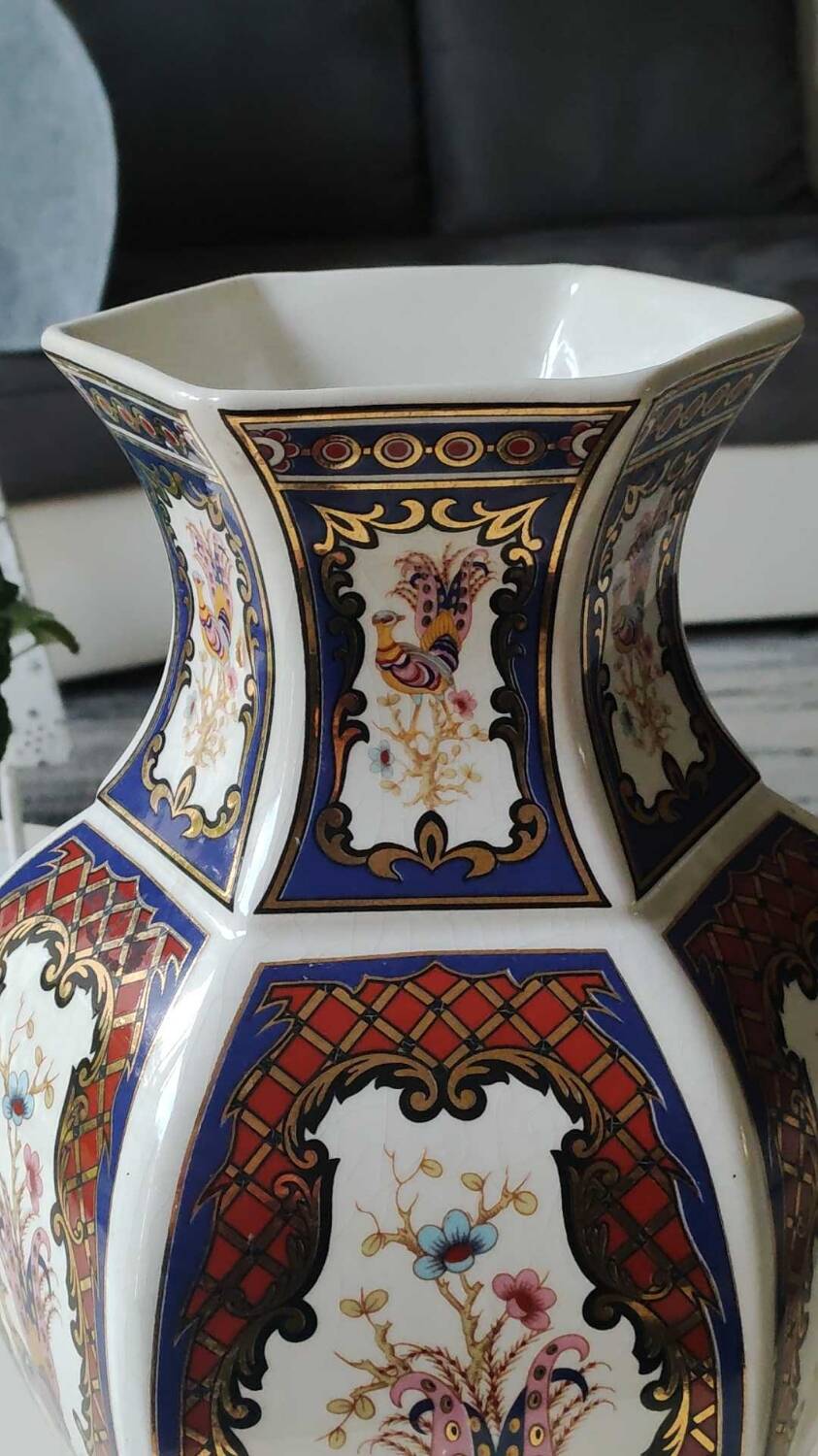 Hexagonal Chinese Vase. Imari style. Peacock/peacock and floral patterns. High 36 cm