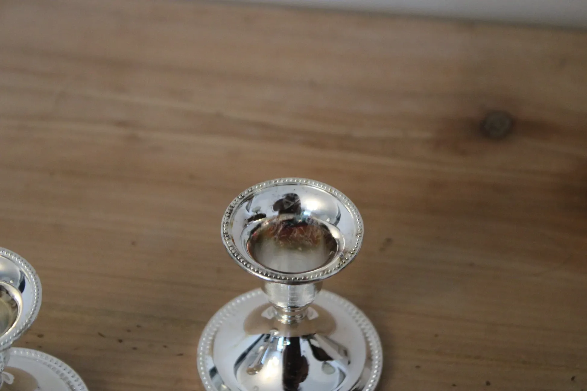 Pair of small silver candle holders with beaded borders – With Boursault box – H 7 cm